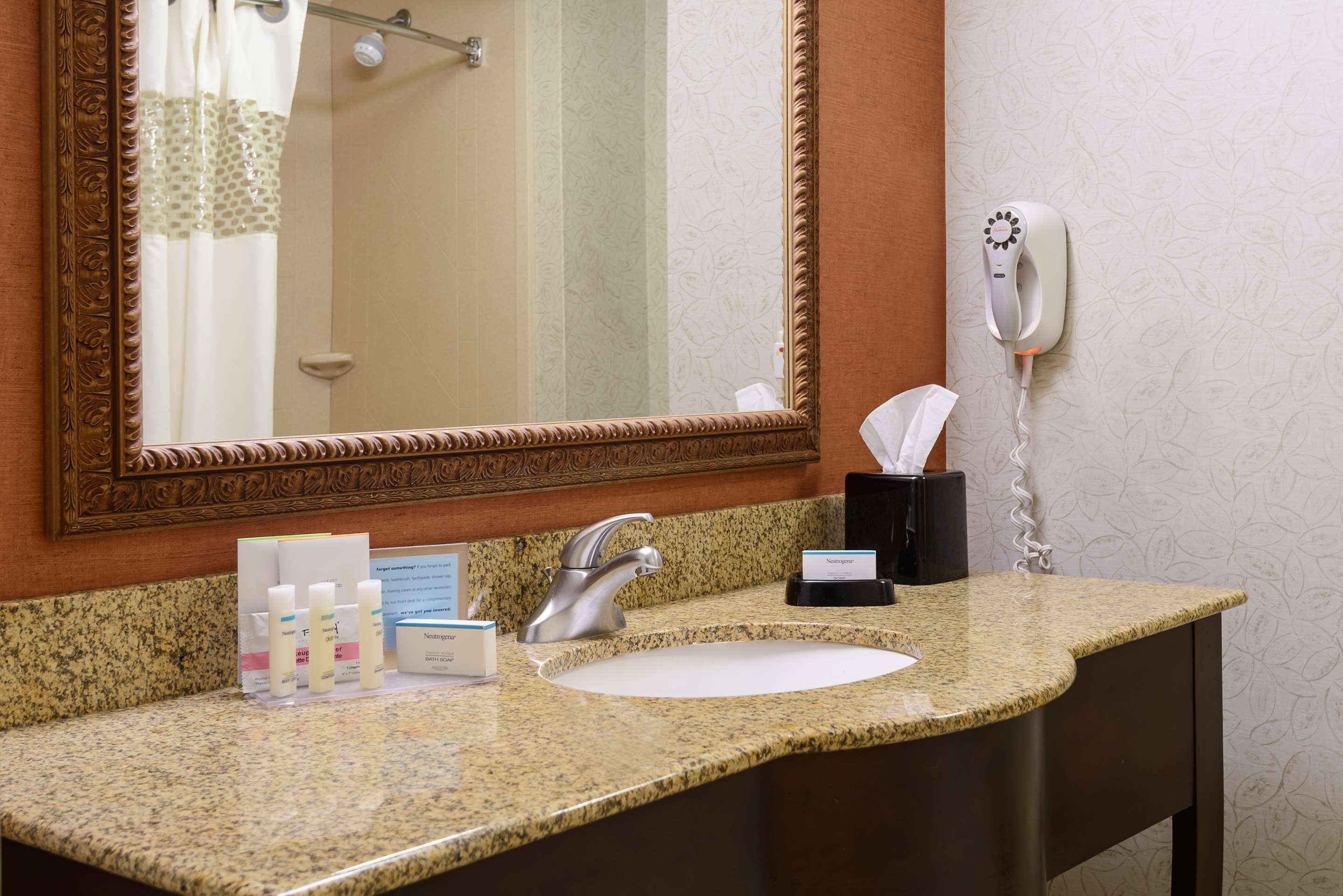 Guest room bath