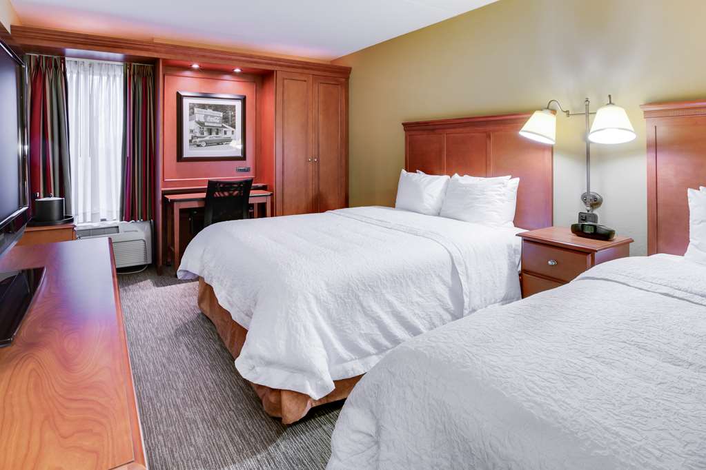 Pittsburgh Airport Inn and Suites Room Type - 2 QUEEN BEDS NONSMOKING