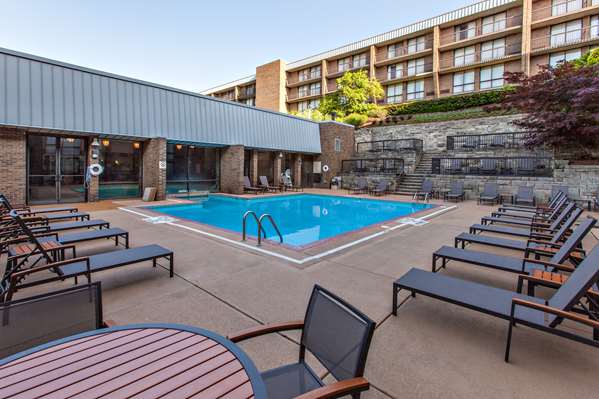 Pool - DoubleTree by Hilton Hotel Green Tree Pittsburgh