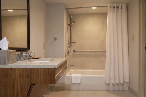  - DoubleTree by Hilton Hotel Green Tree Pittsburgh