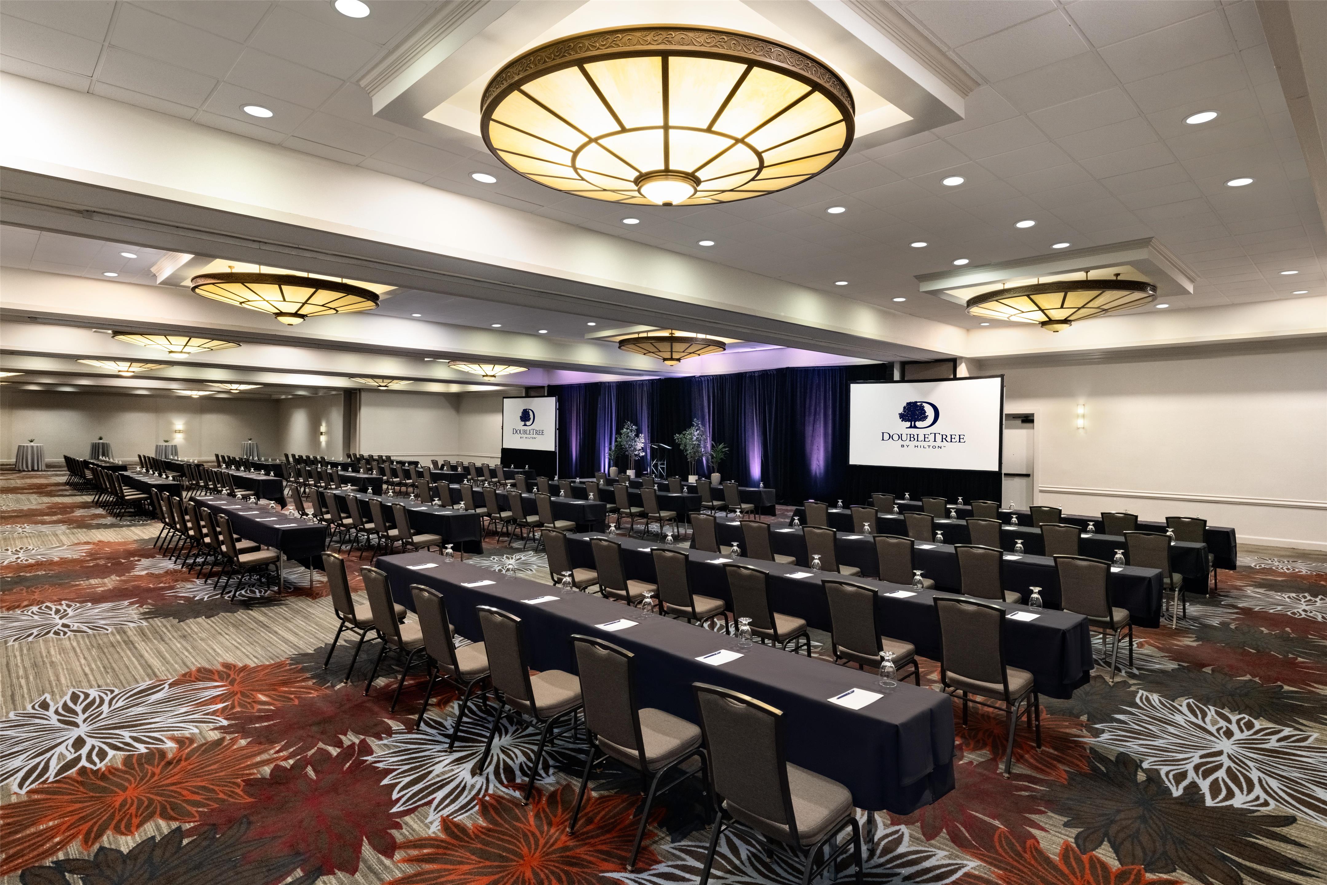 Meeting Room | DoubleTree by Hilton Pittsburgh - Green Tree