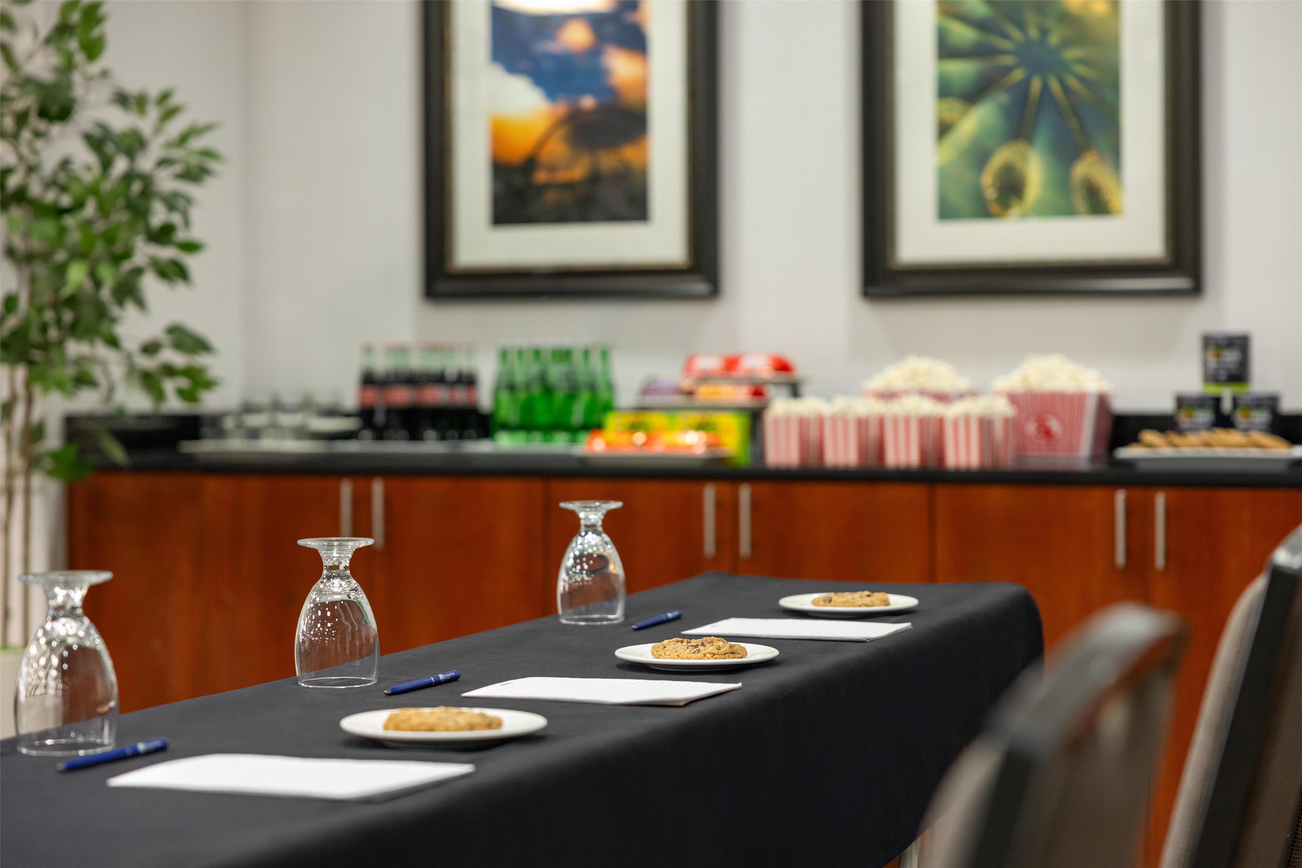 Meeting Room | DoubleTree by Hilton Pittsburgh - Green Tree
