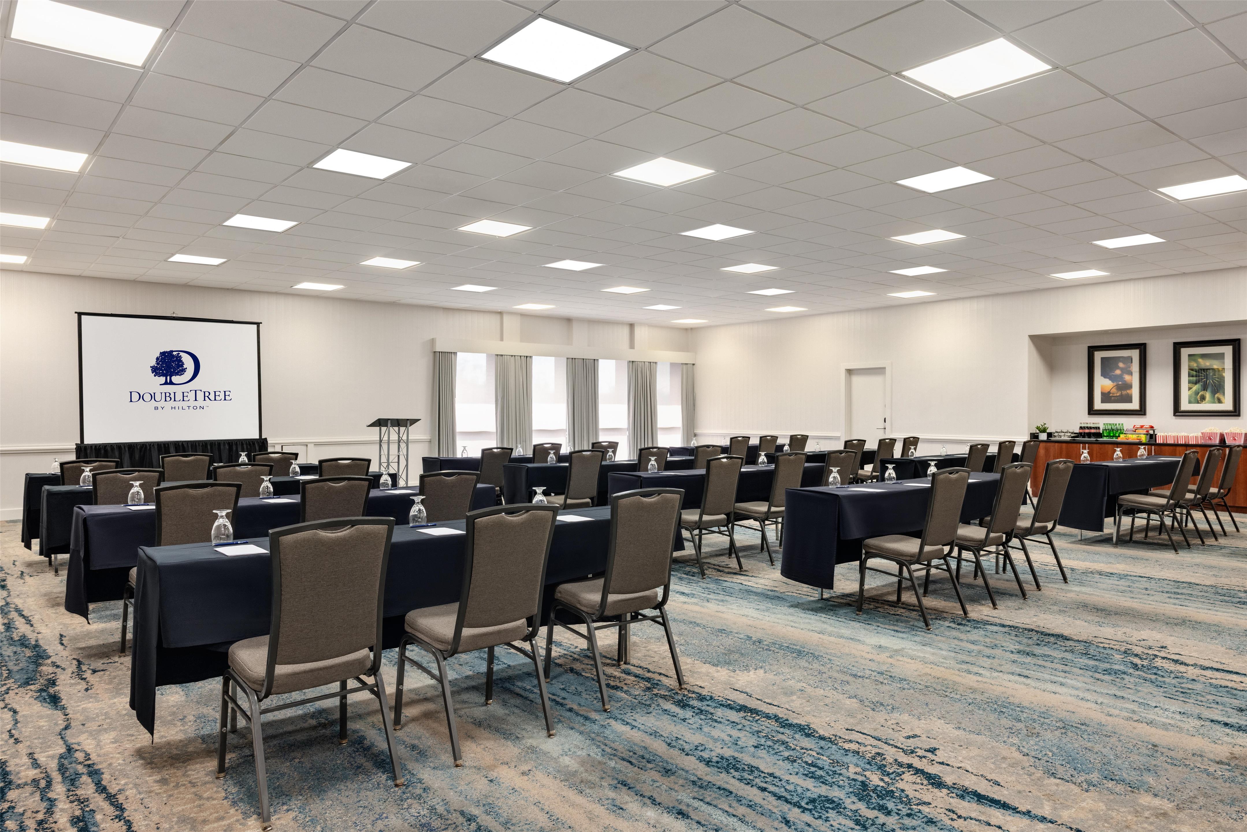 Meeting Room | DoubleTree by Hilton Pittsburgh - Green Tree