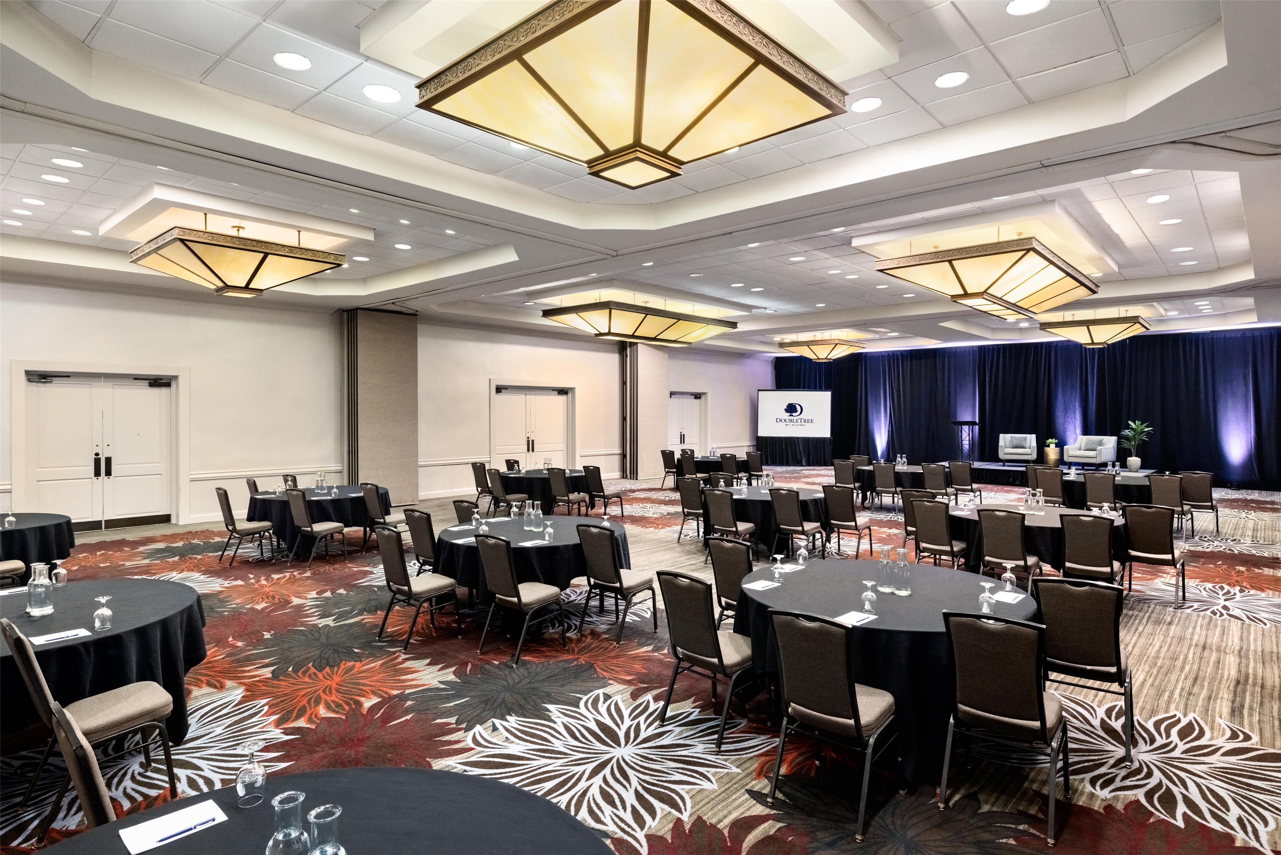 Meeting Room | DoubleTree by Hilton Pittsburgh - Green Tree