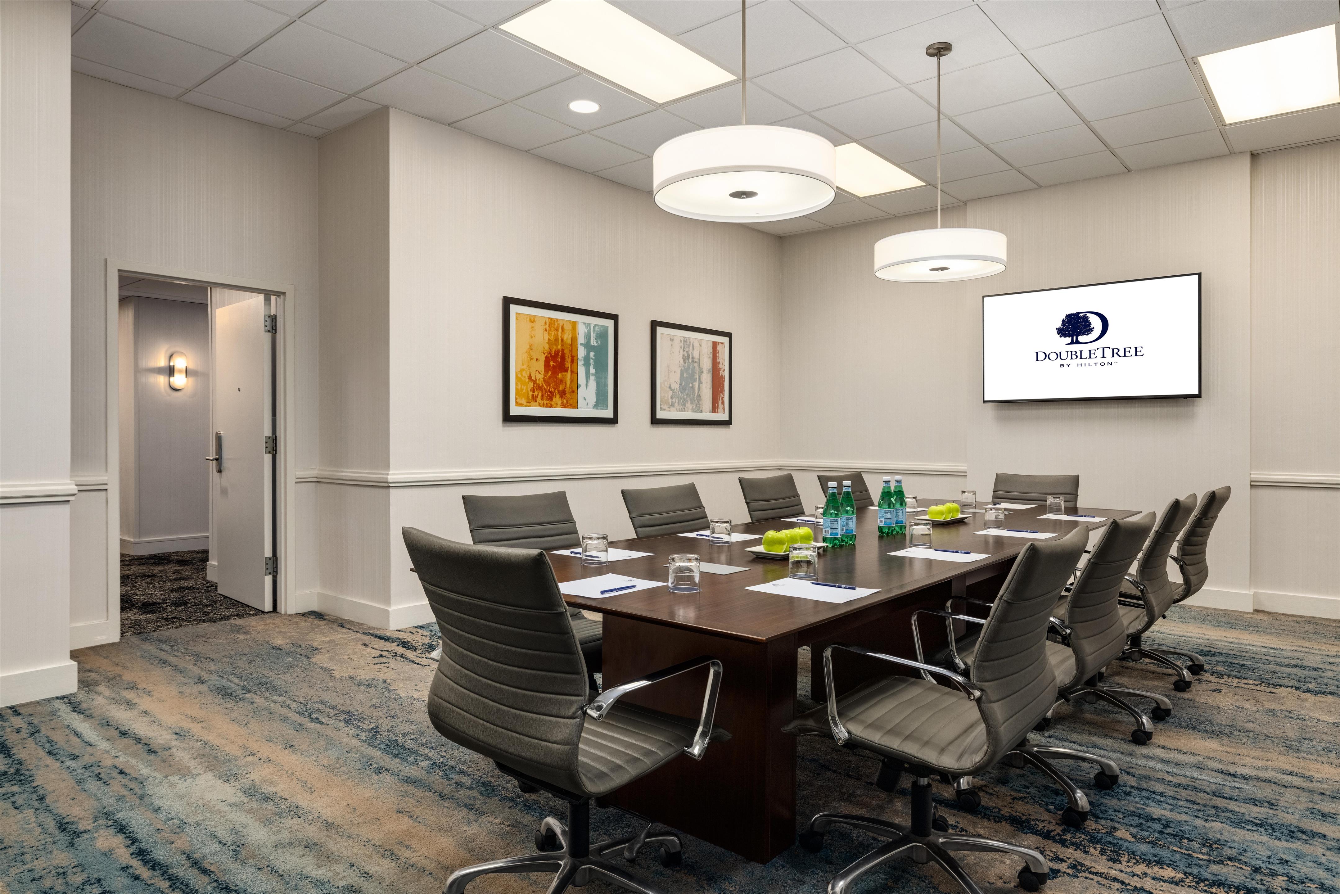 Meeting Room | DoubleTree by Hilton Pittsburgh - Green Tree