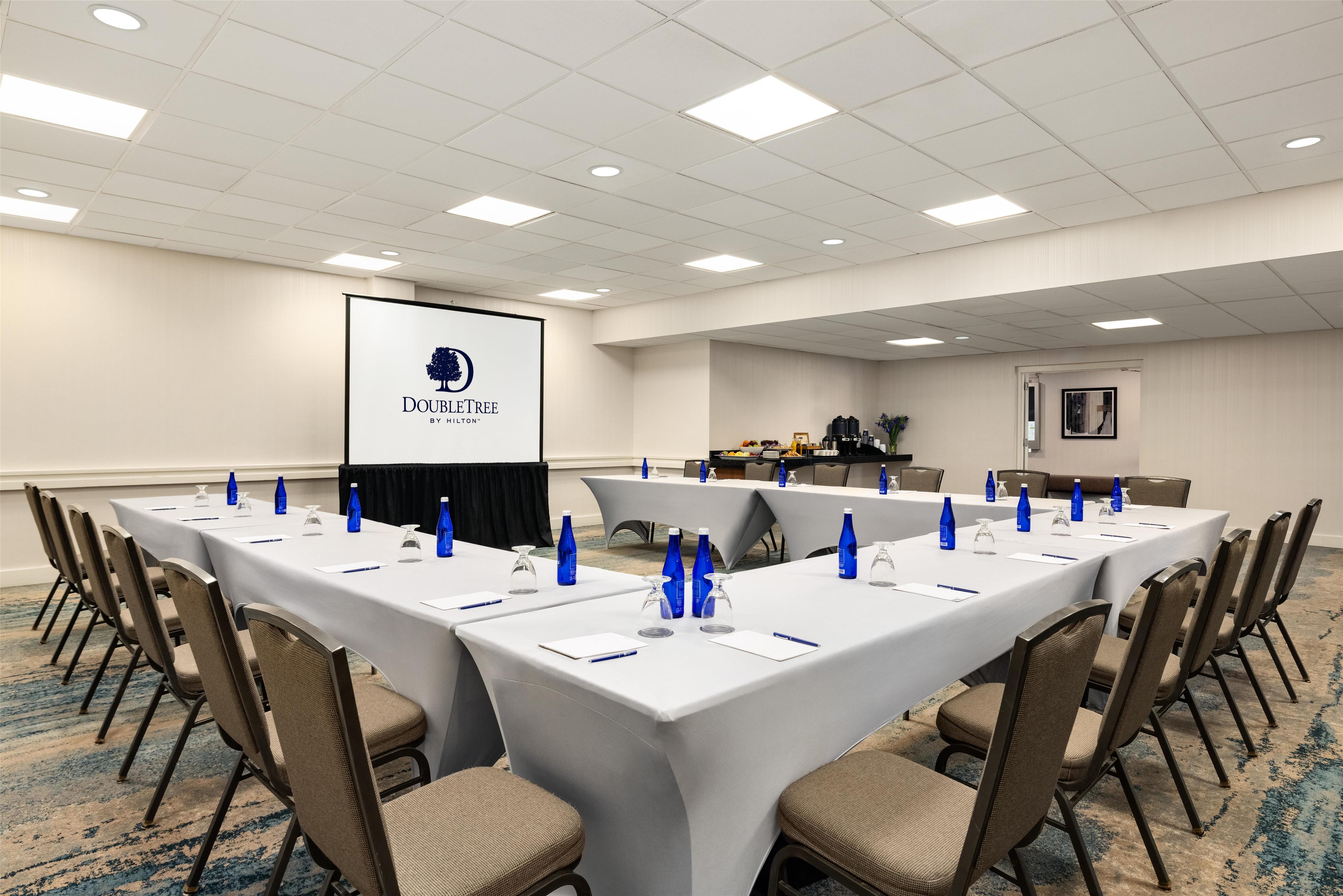 Meeting Room | DoubleTree by Hilton Pittsburgh - Green Tree