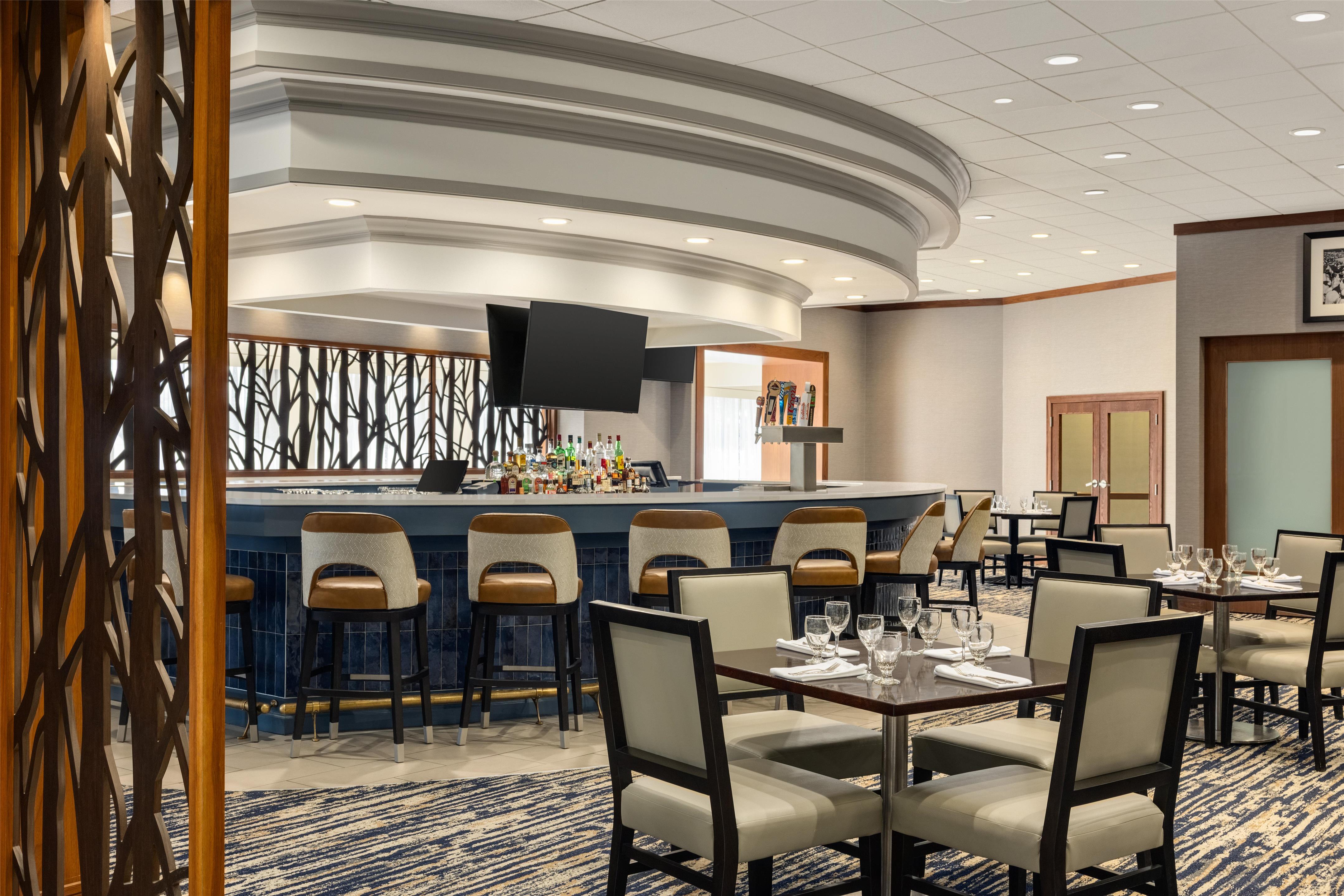 Restaurant | DoubleTree by Hilton Pittsburgh - Green Tree