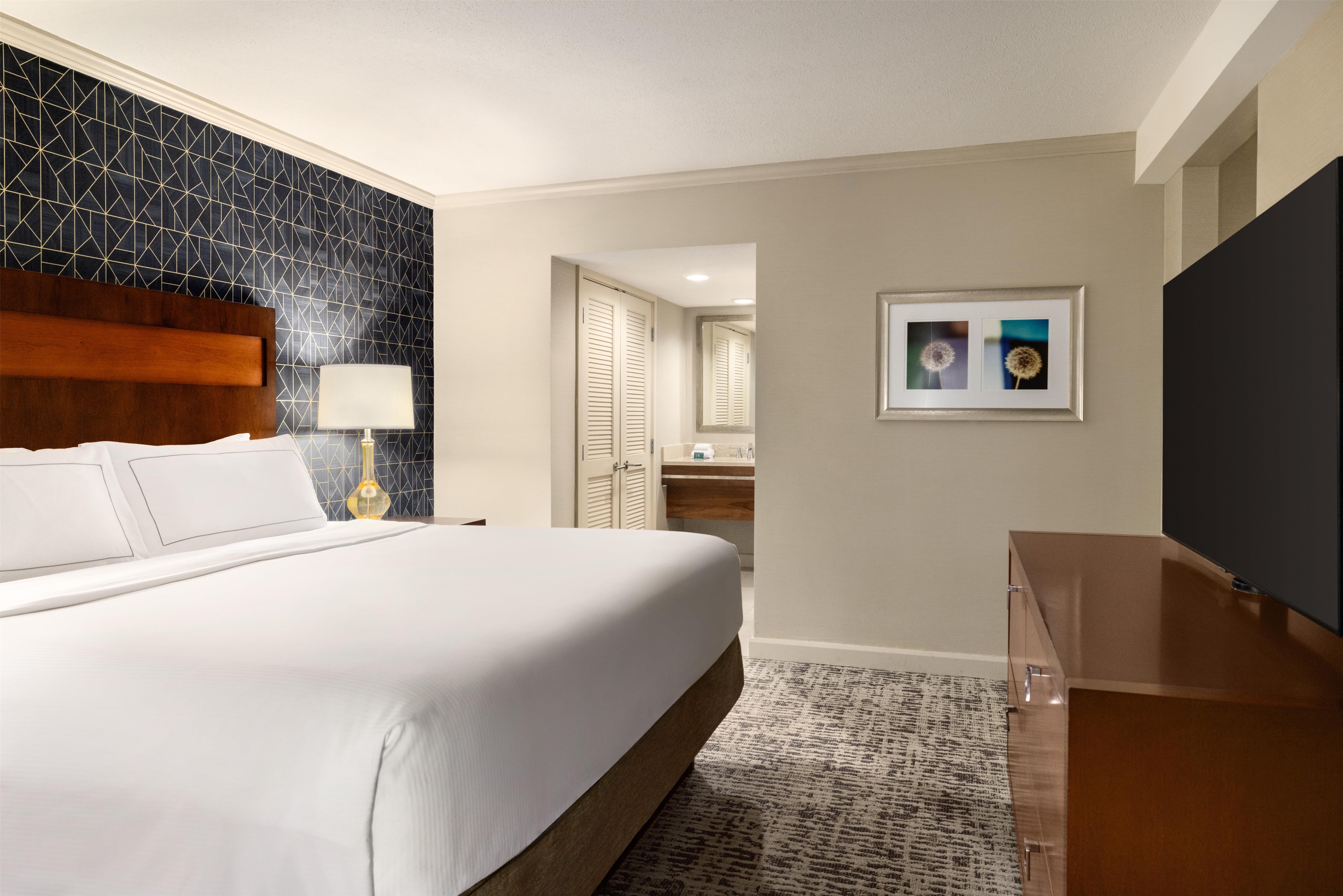 Doubletree by Hilton Pittsburgh Greentree Room Type - 1KING 2 ROOM SUITE NONSMOK