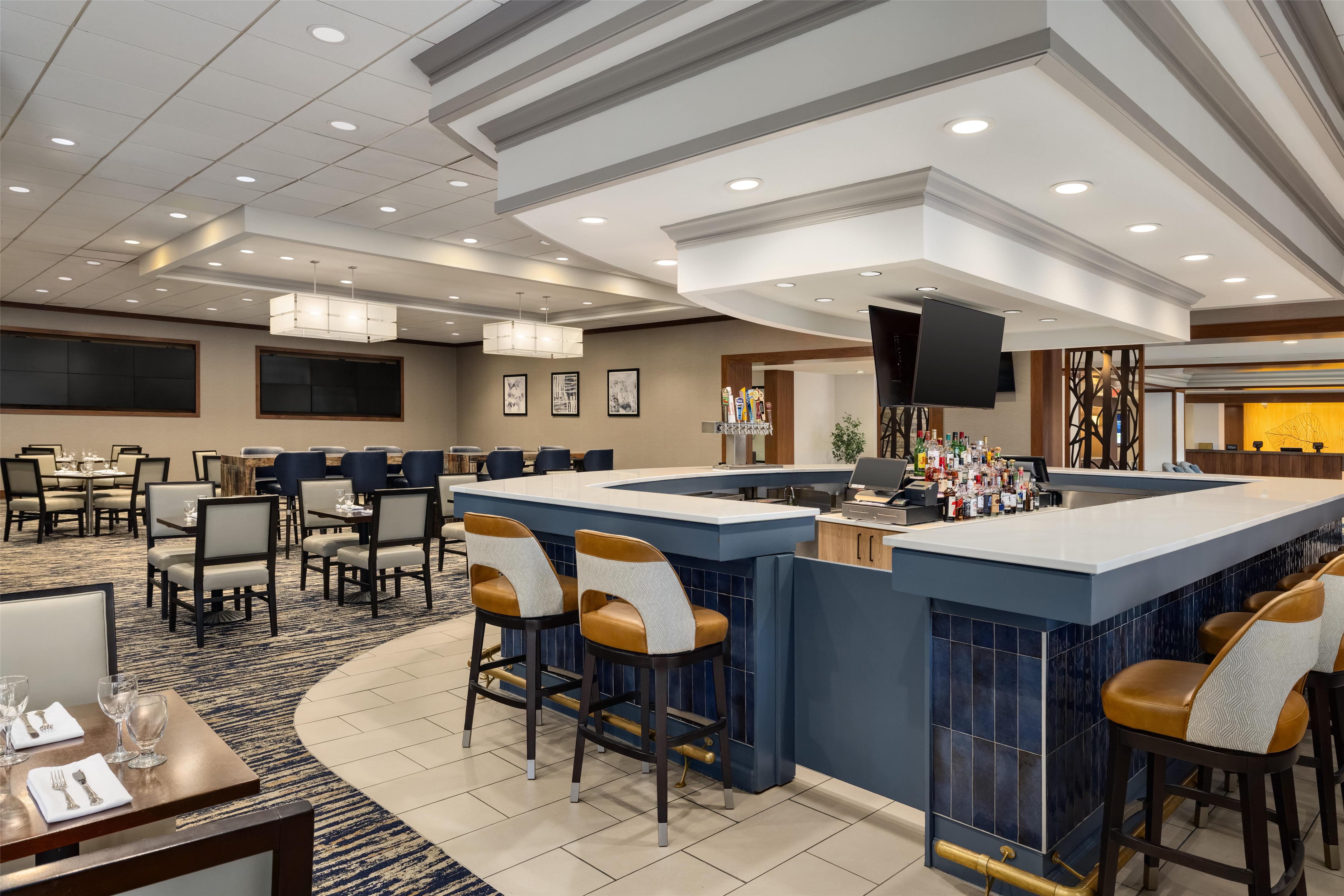 Restaurant | DoubleTree by Hilton Pittsburgh - Green Tree
