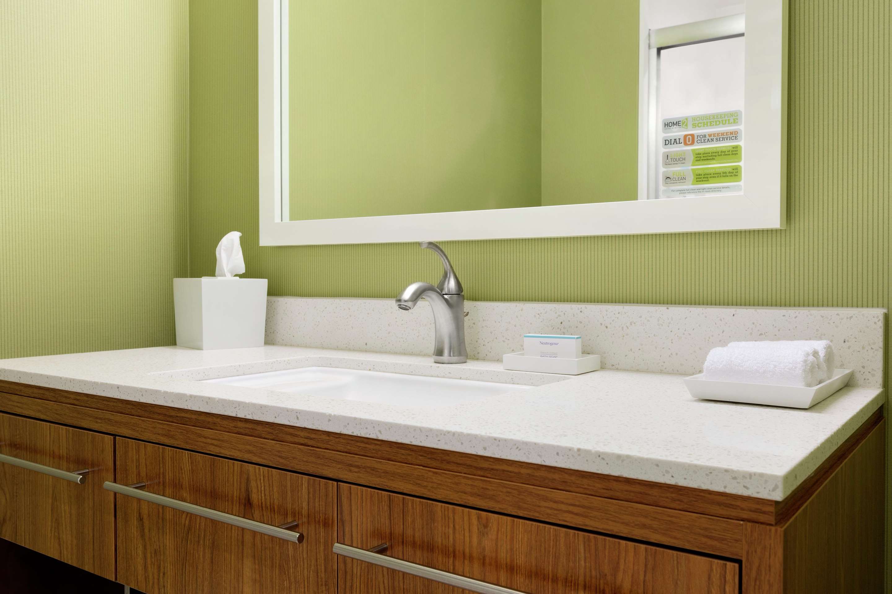 Guest room bath