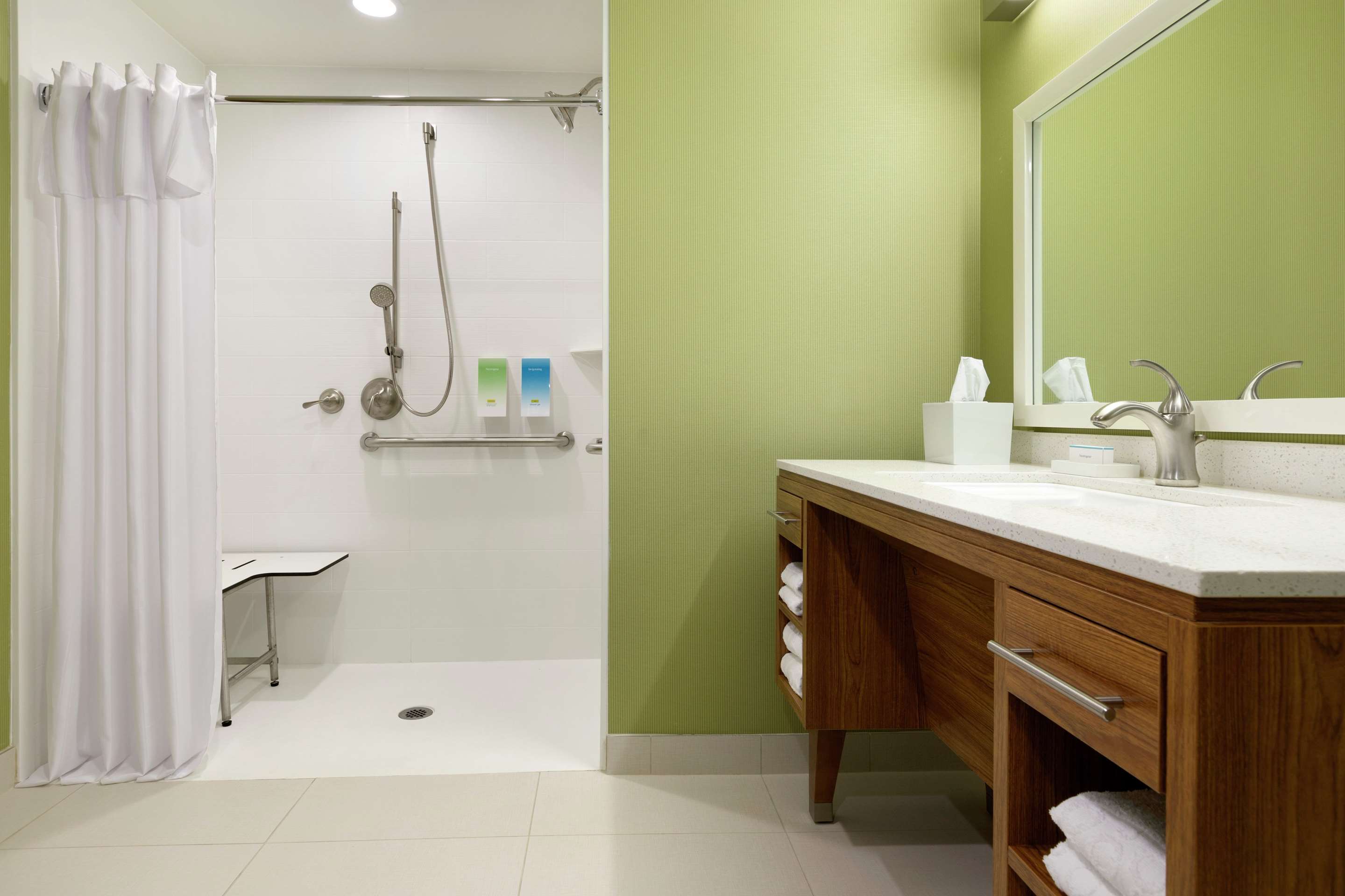 Guest room bath