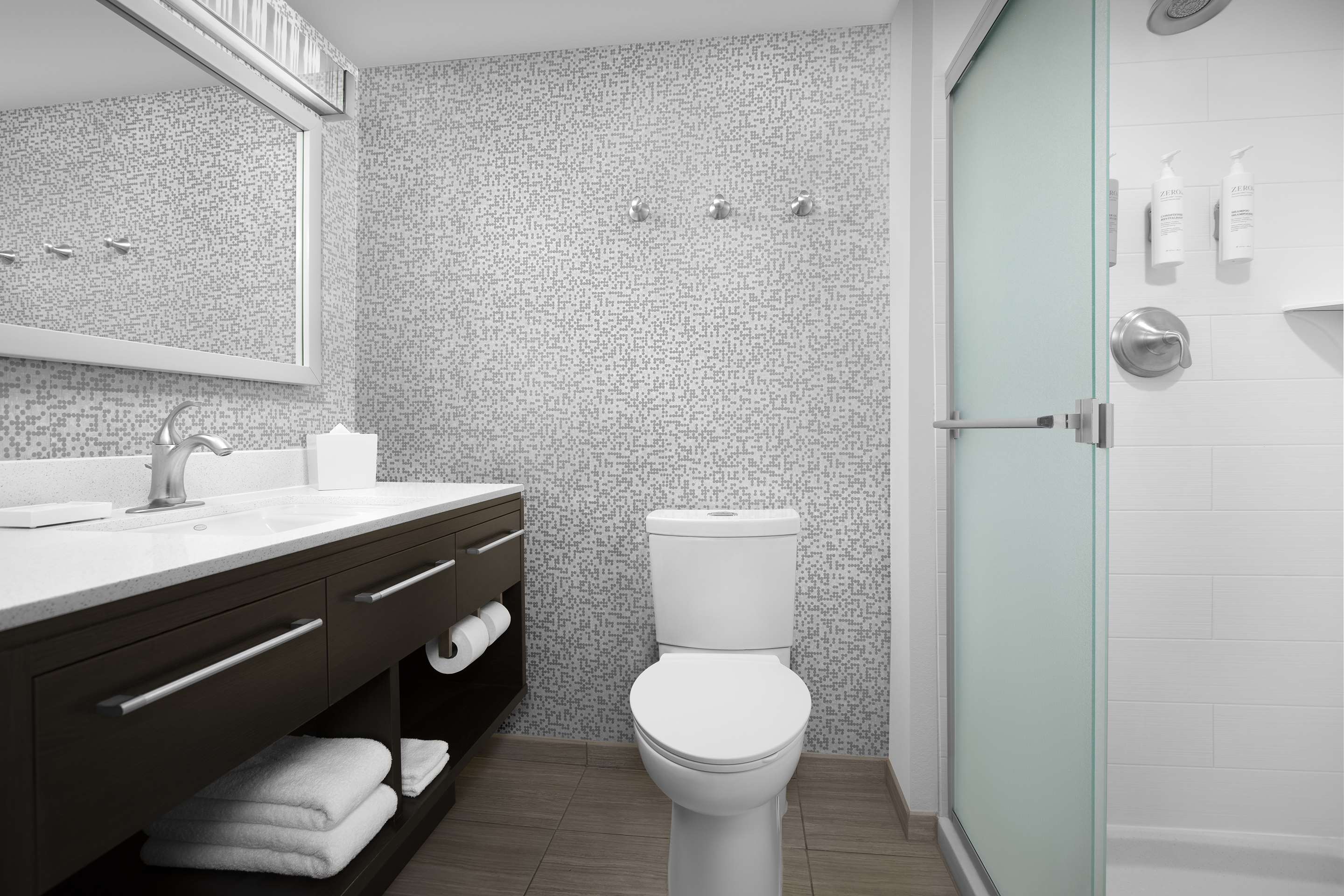 Guest room bath