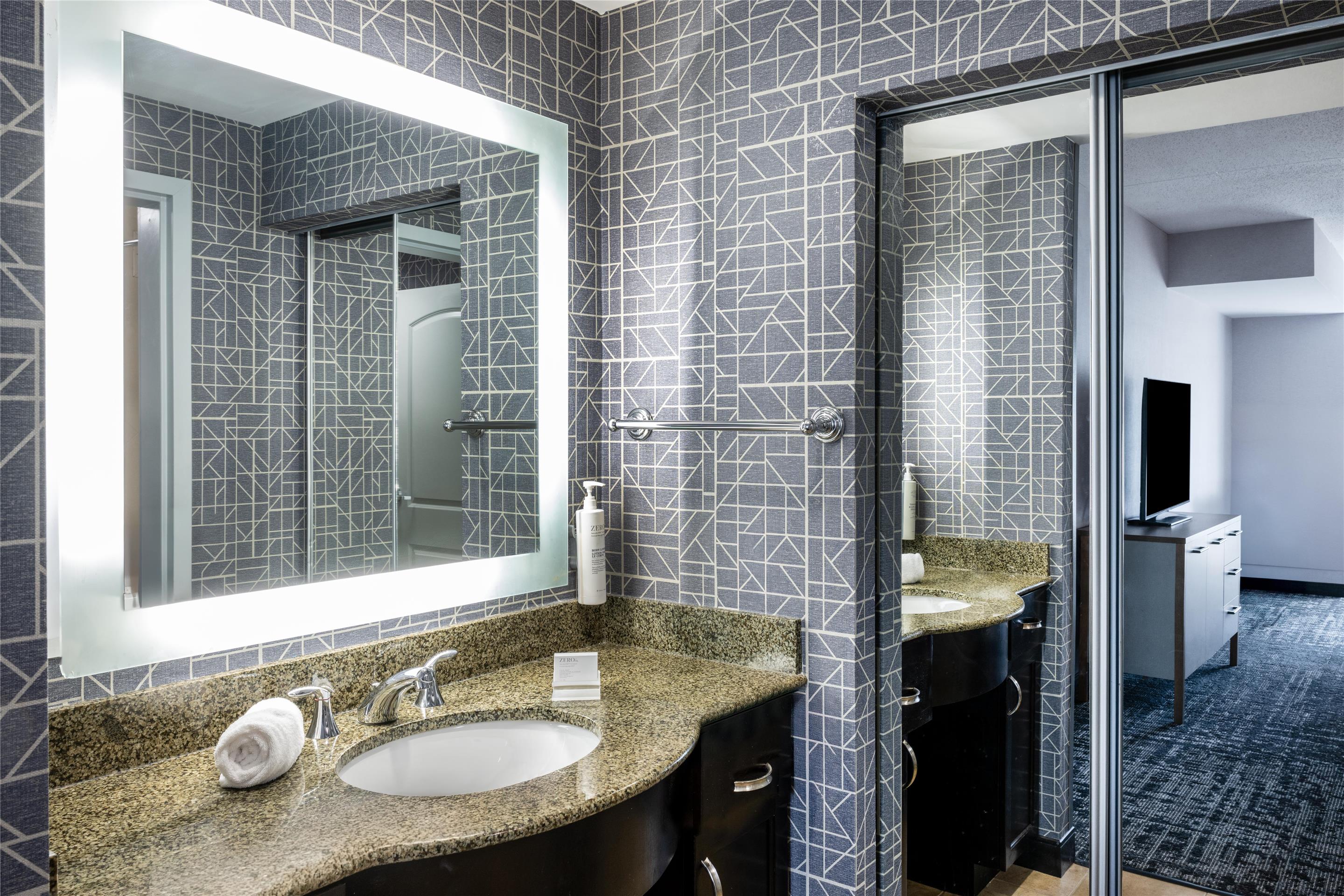 Guest room bath
