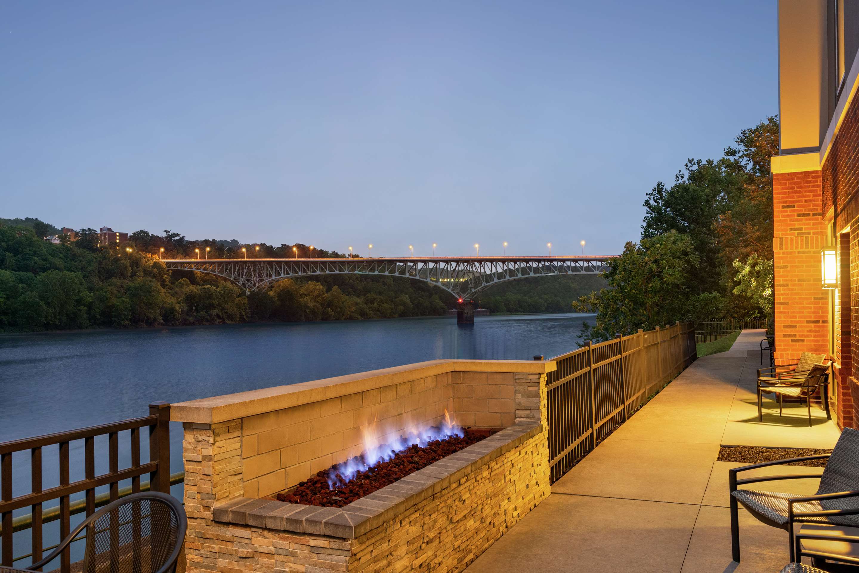Exterior | Hampton Inn & Suites Pittsburgh/Waterfront-West Homestead