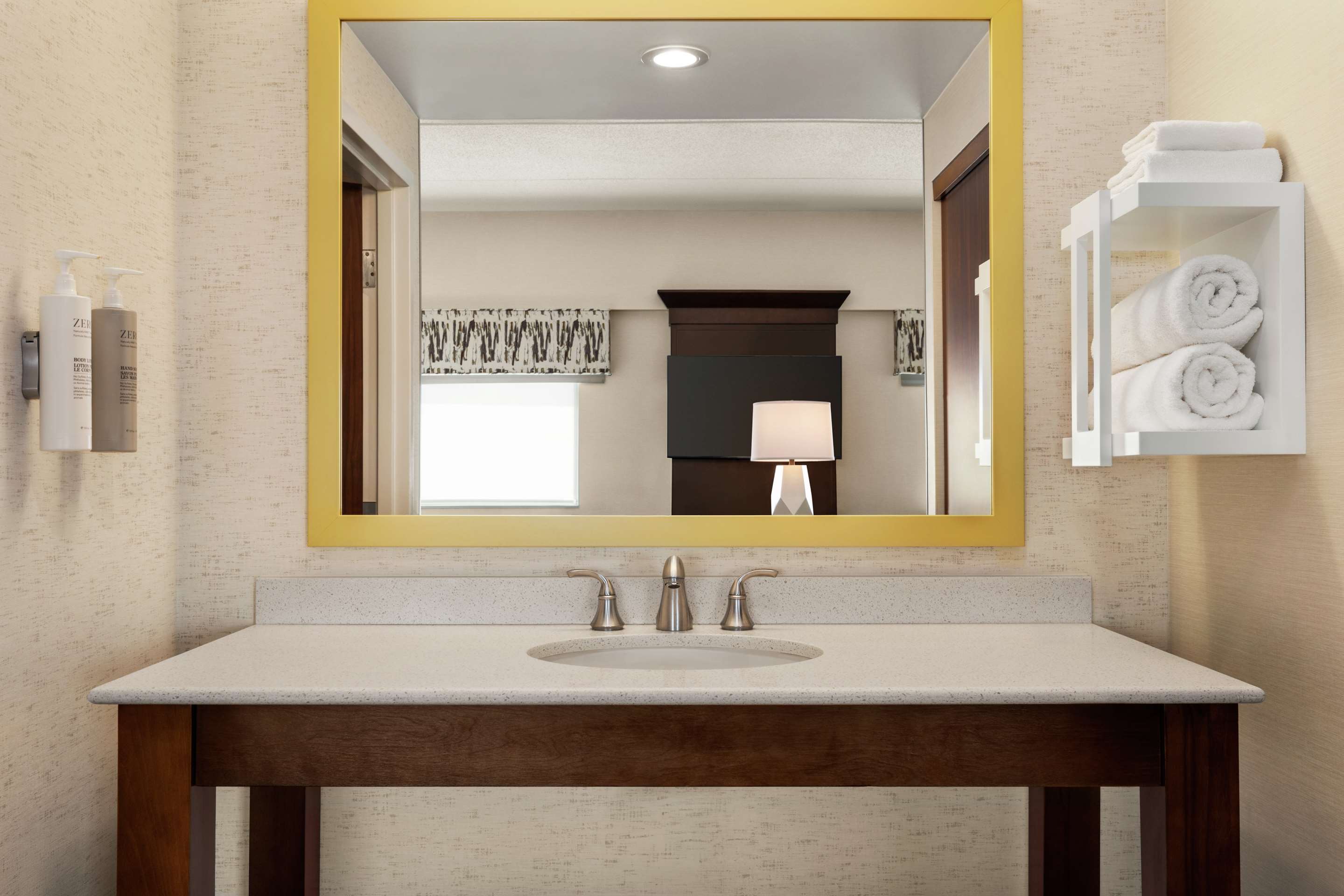 Guest room bath