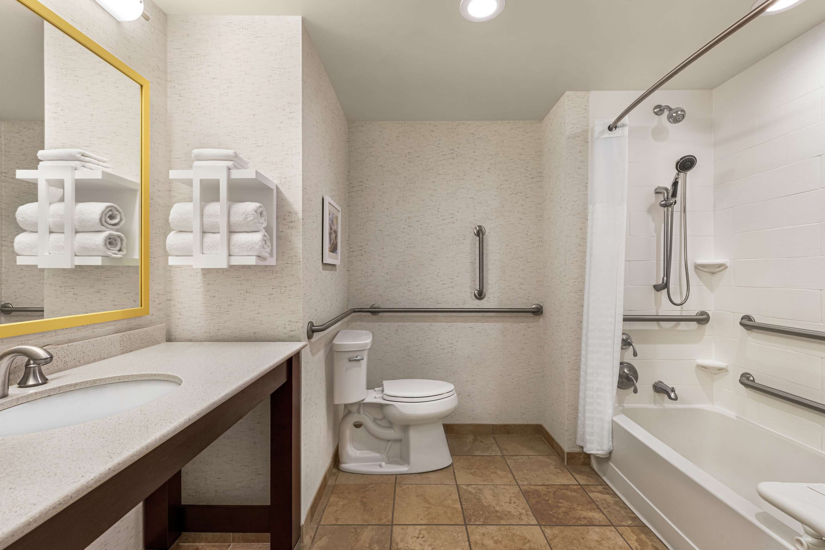 Guest room bath