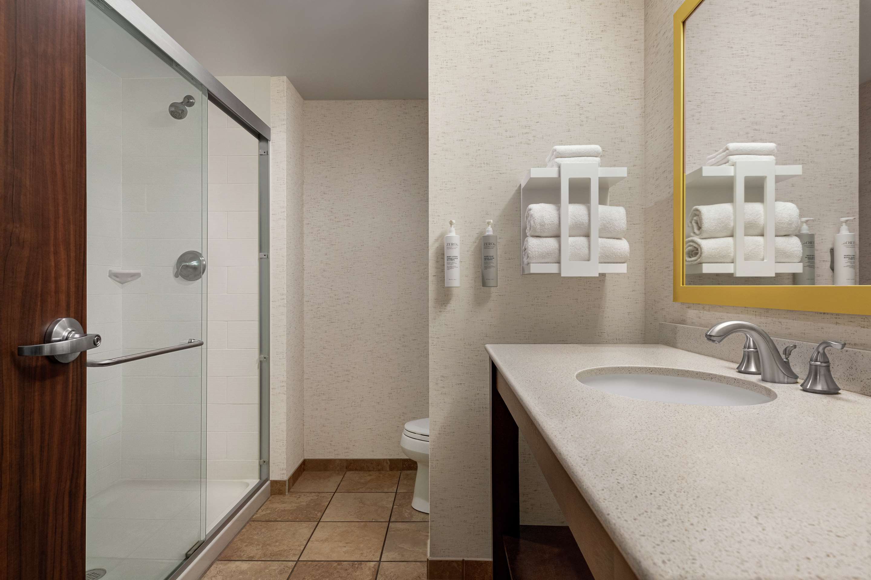 Guest room bath