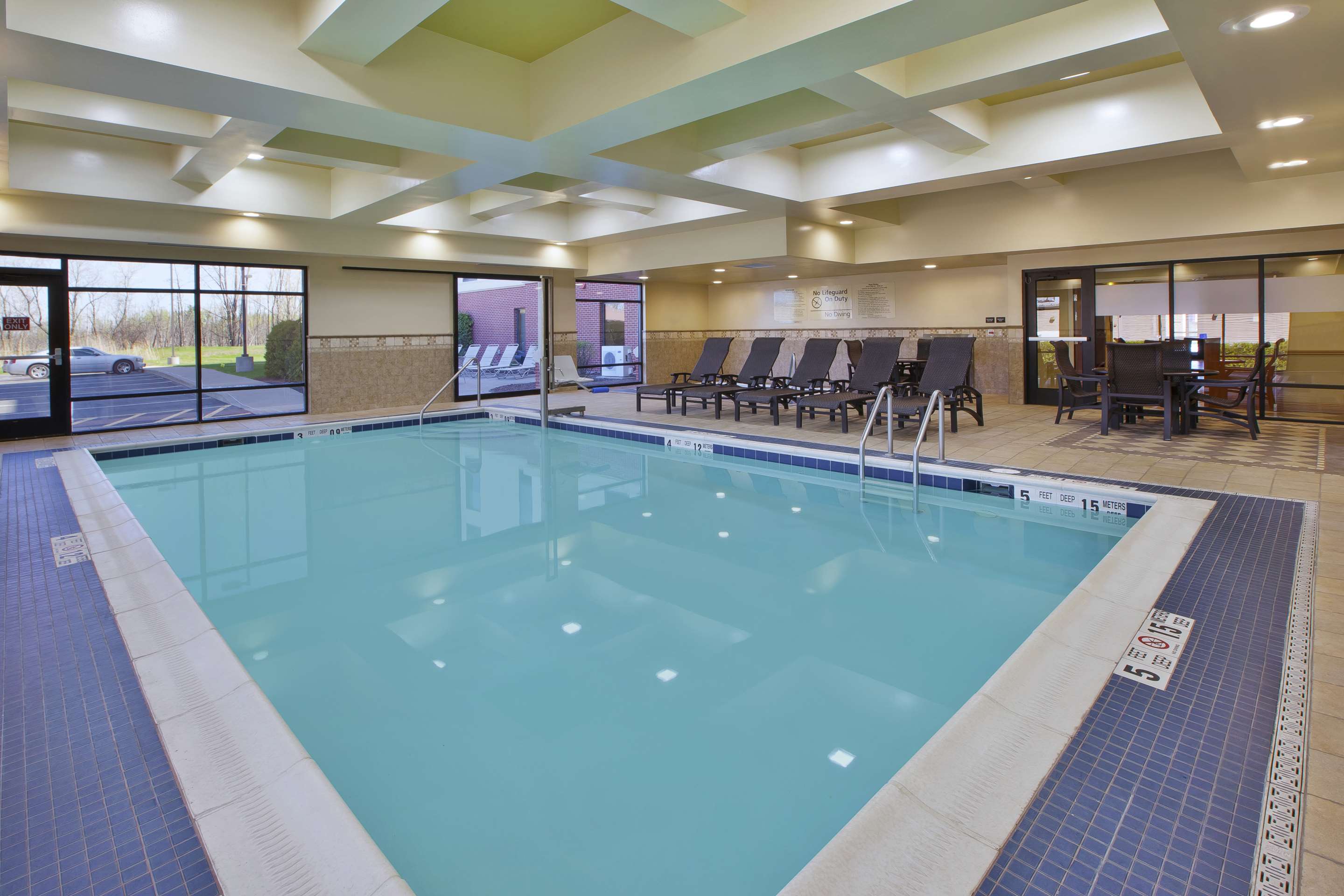 Pool | Hampton Inn & Suites Plattsburgh