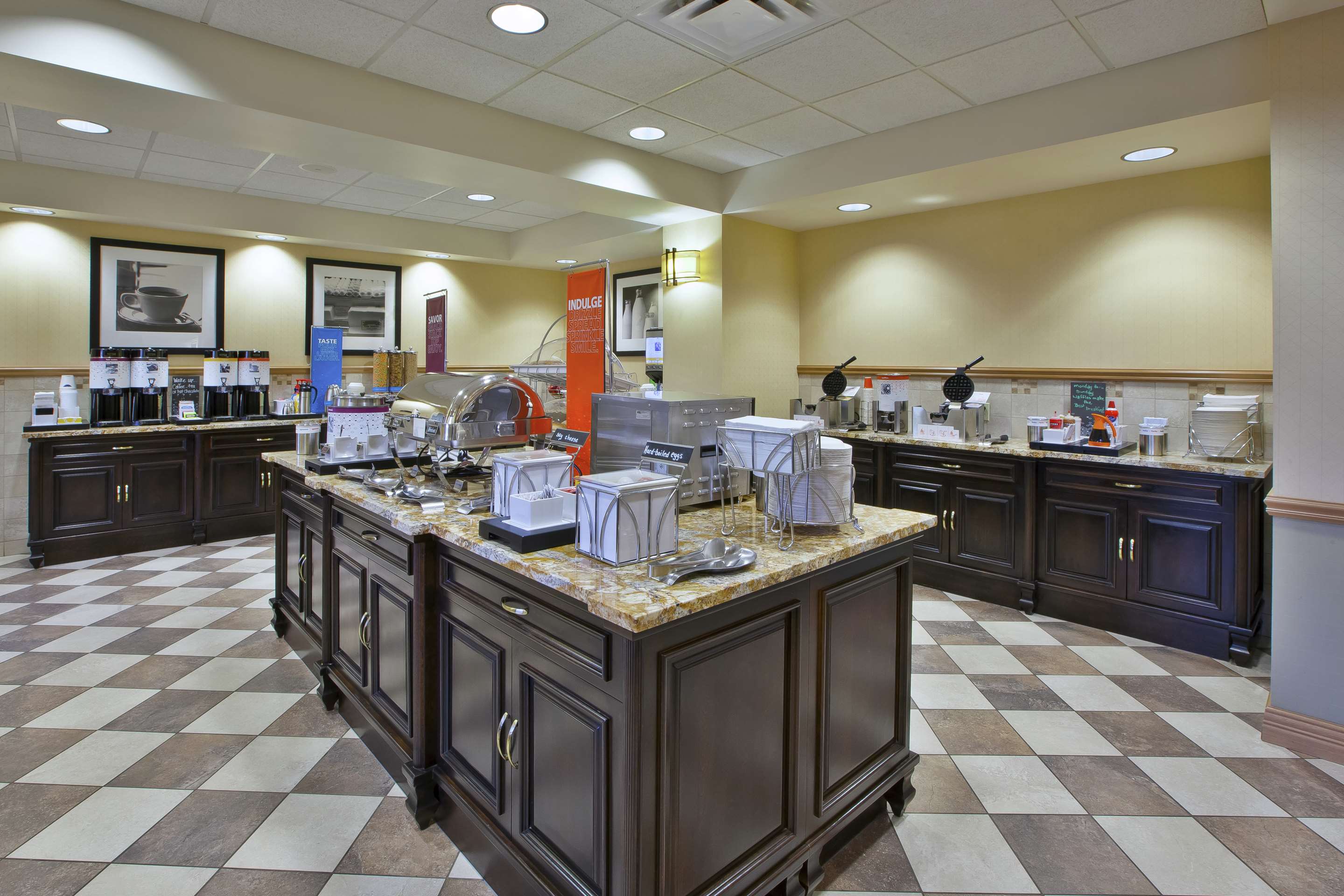 Restaurant | Hampton Inn & Suites Plattsburgh