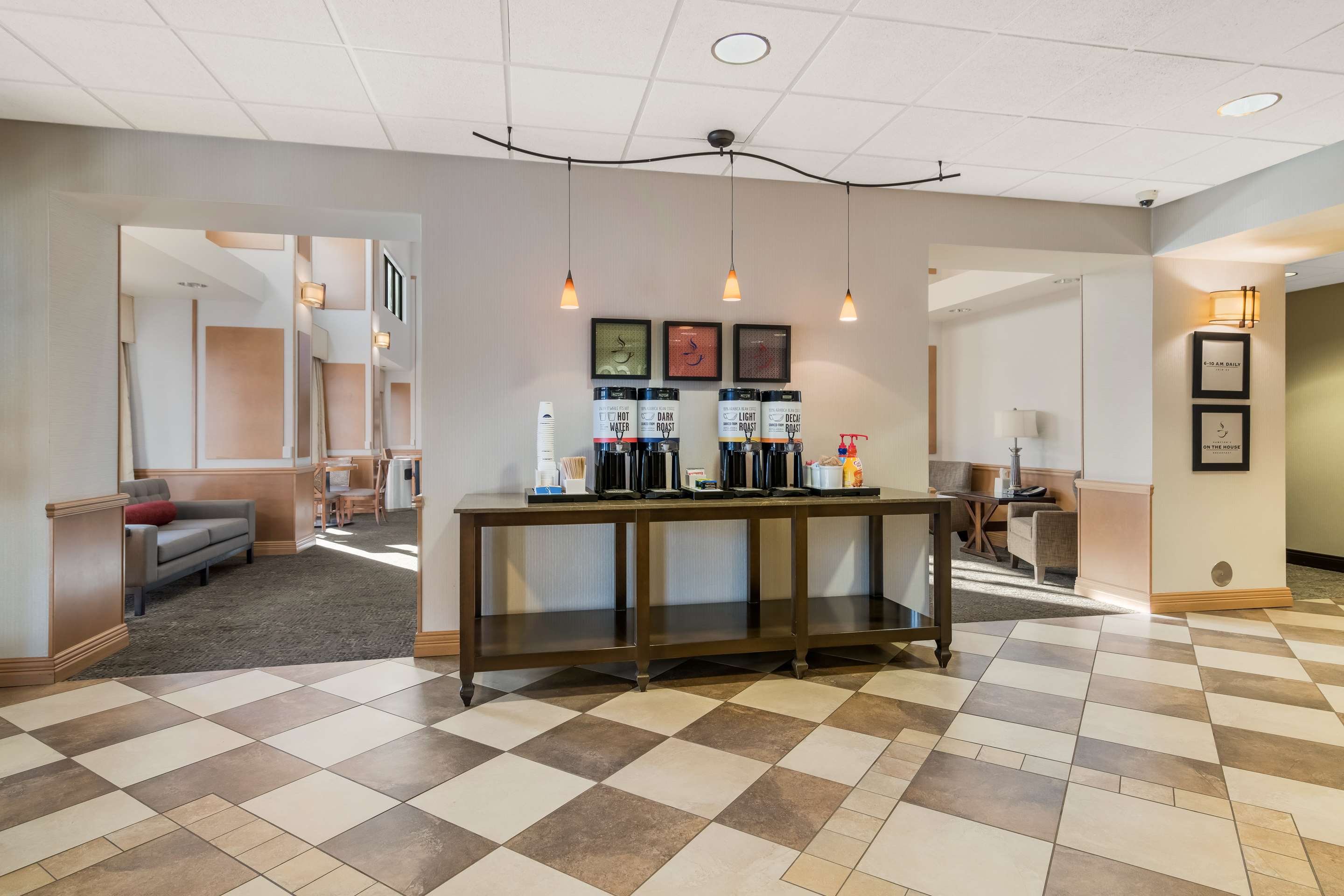 Lobby | Hampton Inn & Suites Plattsburgh