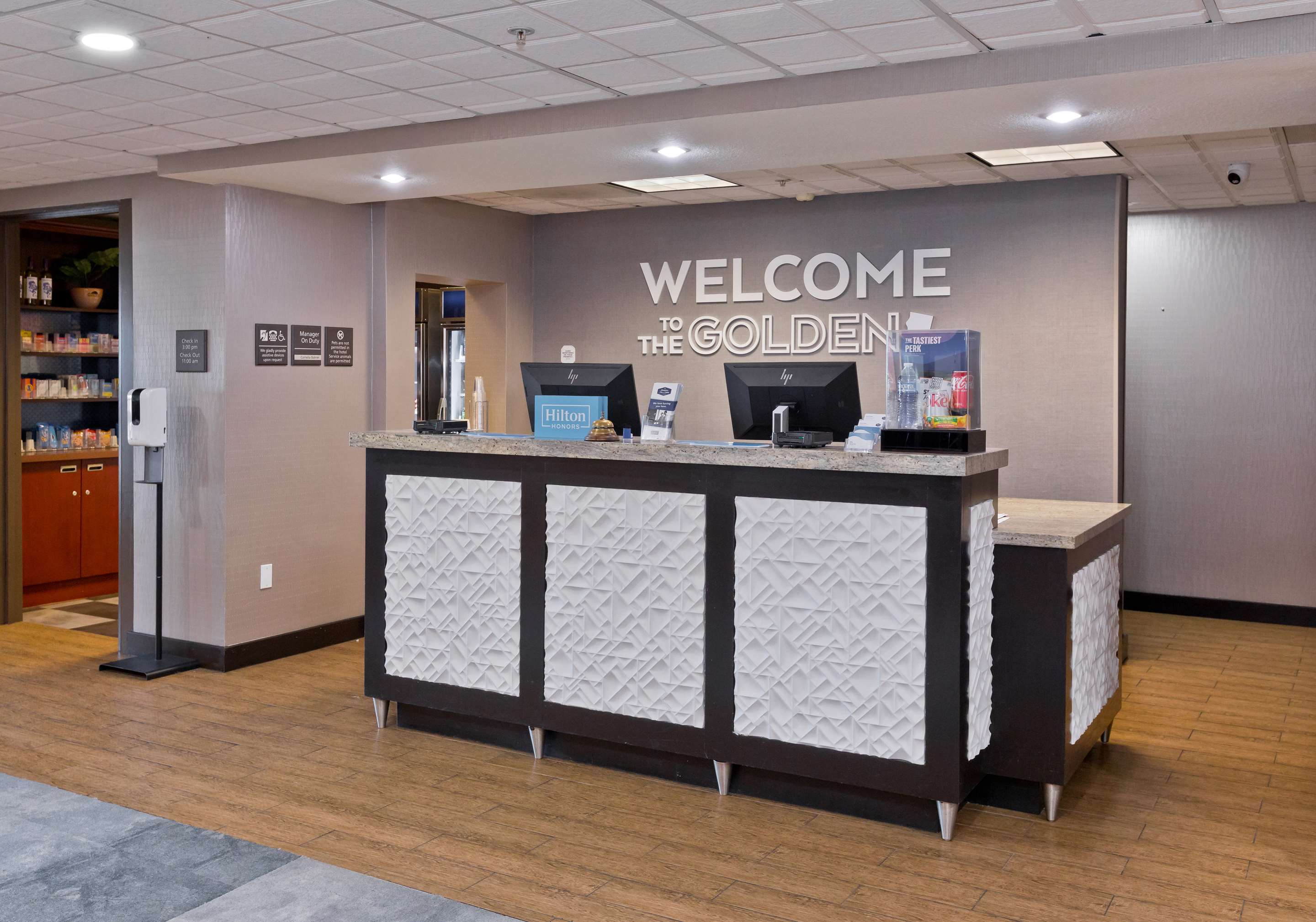 Reception | Hampton Inn & Suites Palm Desert
