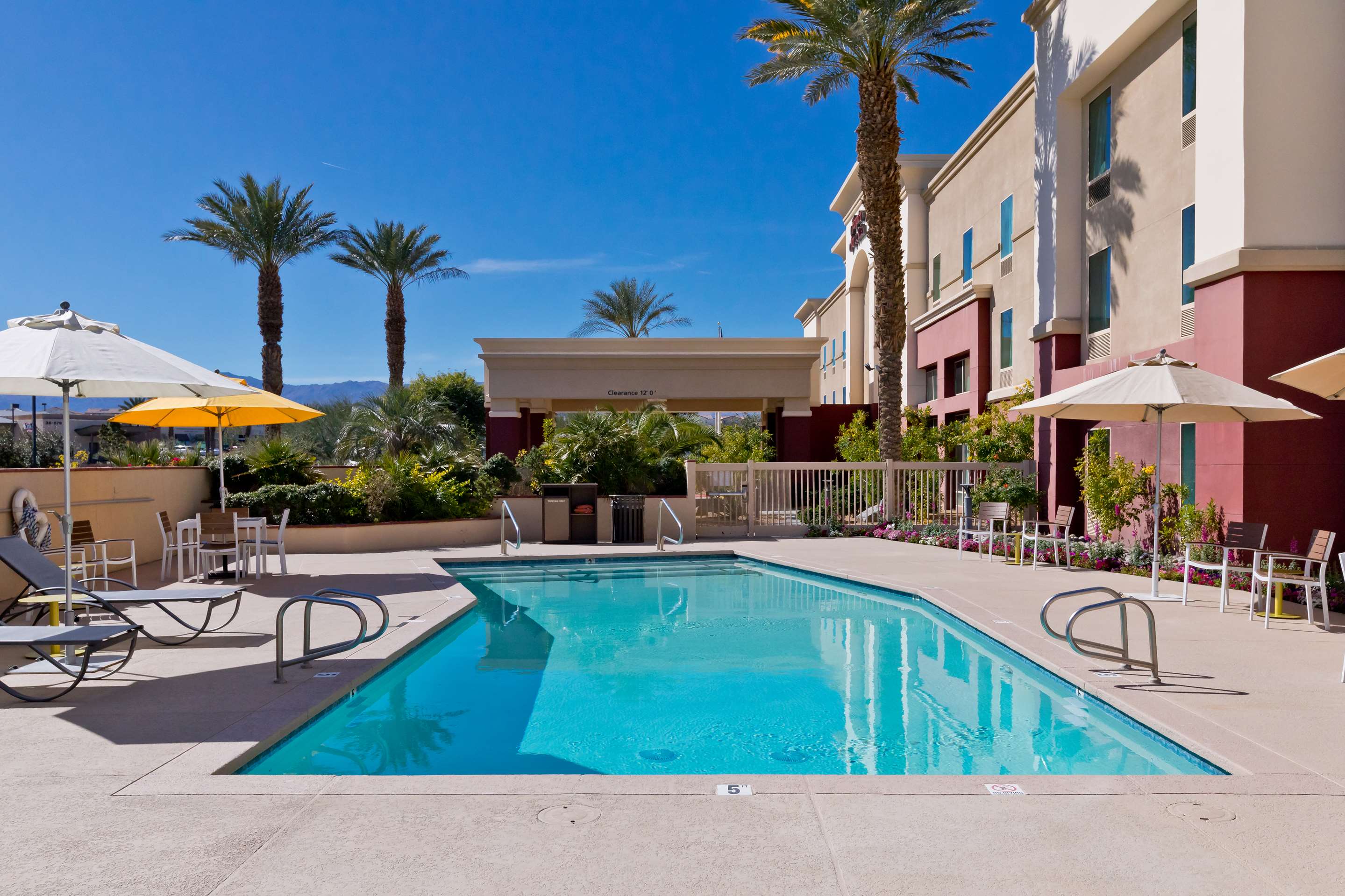Pool | Hampton Inn & Suites Palm Desert