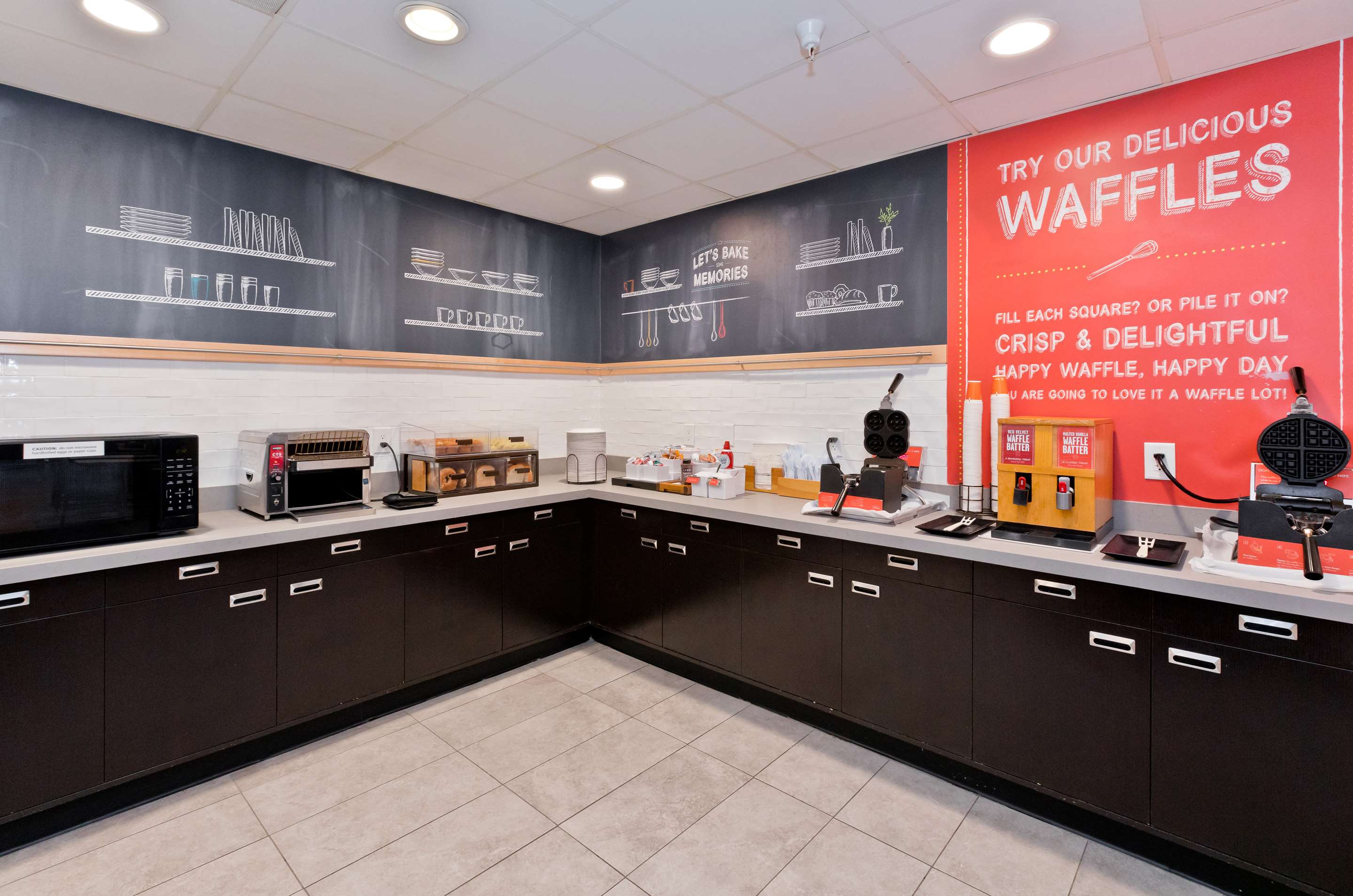 Breakfast Area | Hampton Inn & Suites Palm Desert