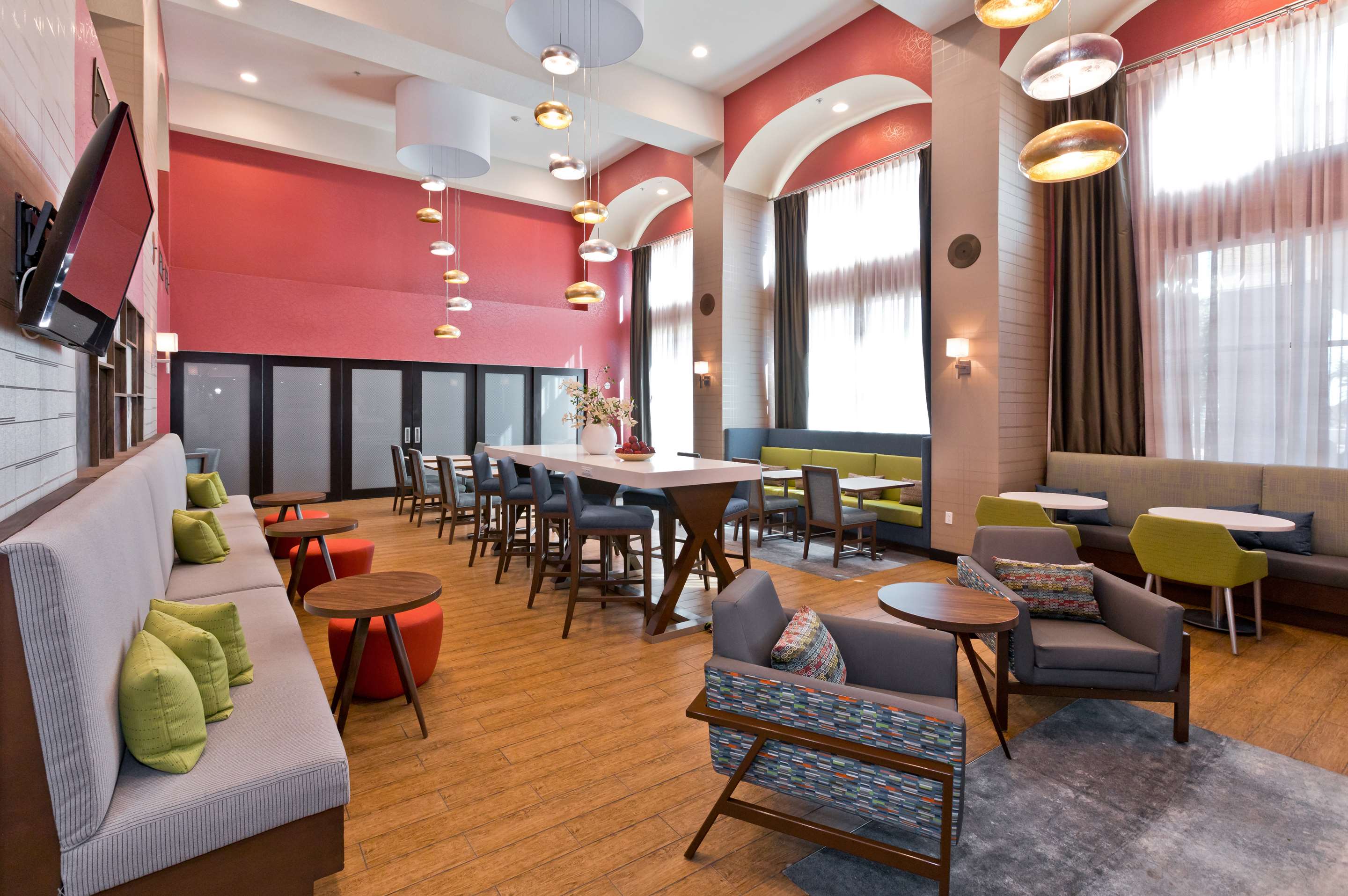 Breakfast Area | Hampton Inn & Suites Palm Desert