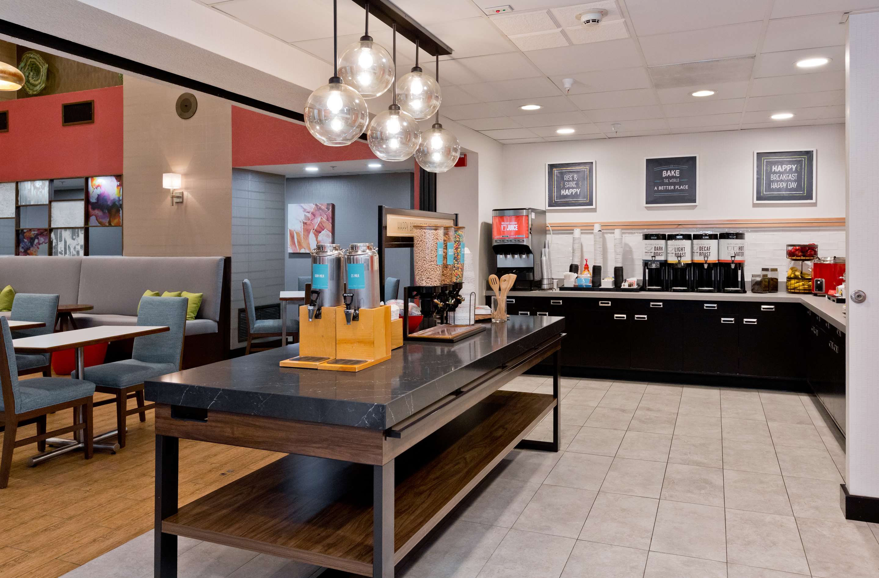 Breakfast Area | Hampton Inn & Suites Palm Desert