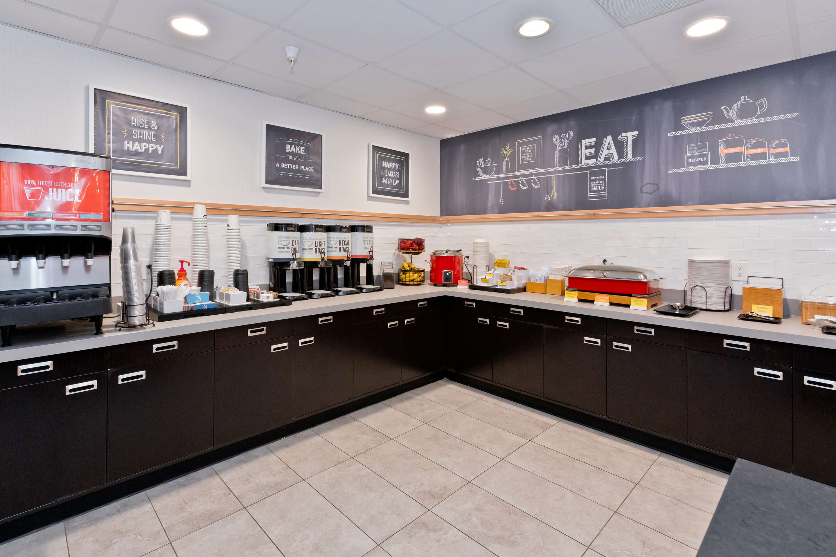 Breakfast Area | Hampton Inn & Suites Palm Desert