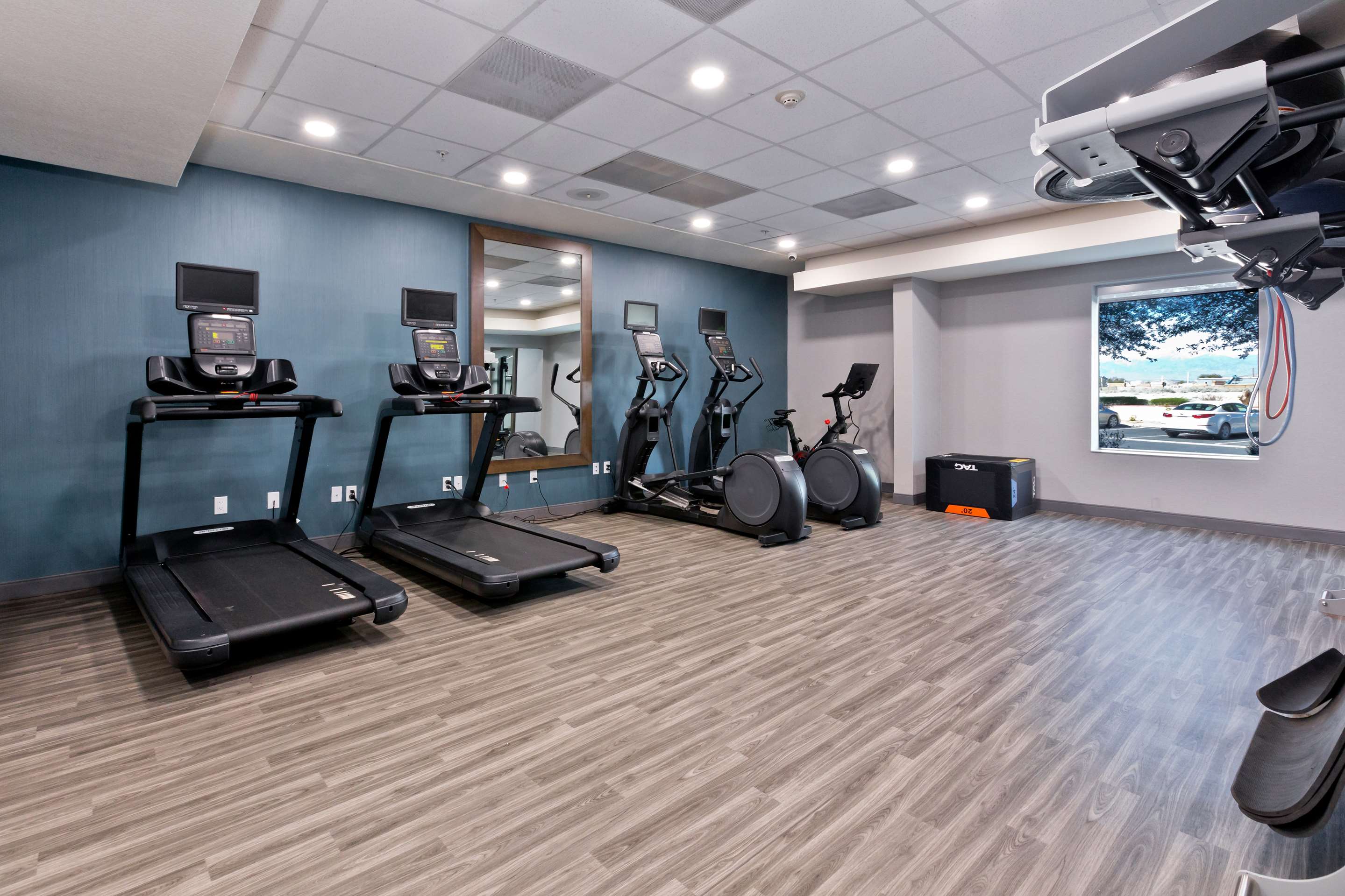 Health club fitness center gym | Hampton Inn & Suites Palm Desert