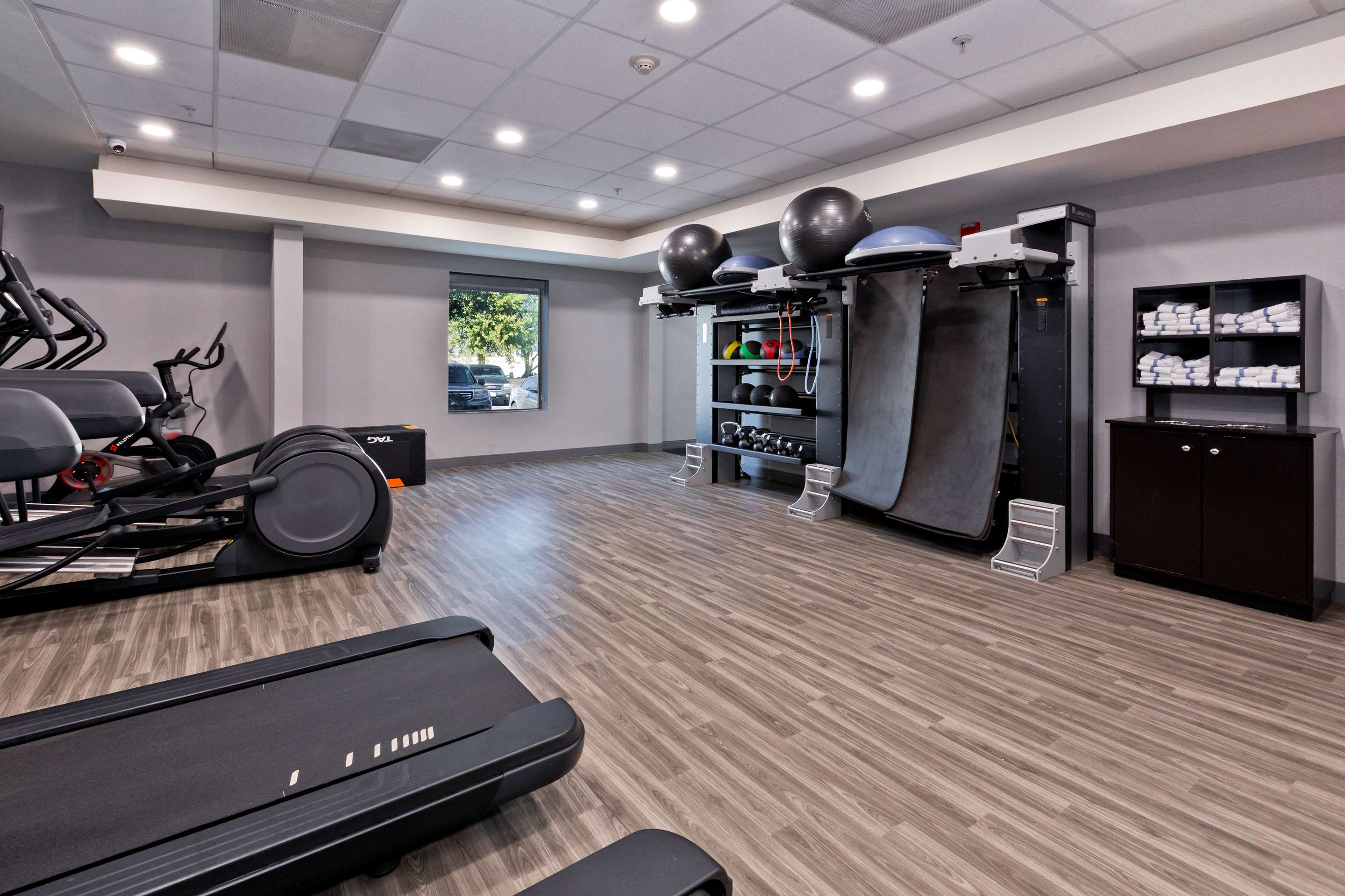 Health club fitness center gym | Hampton Inn & Suites Palm Desert
