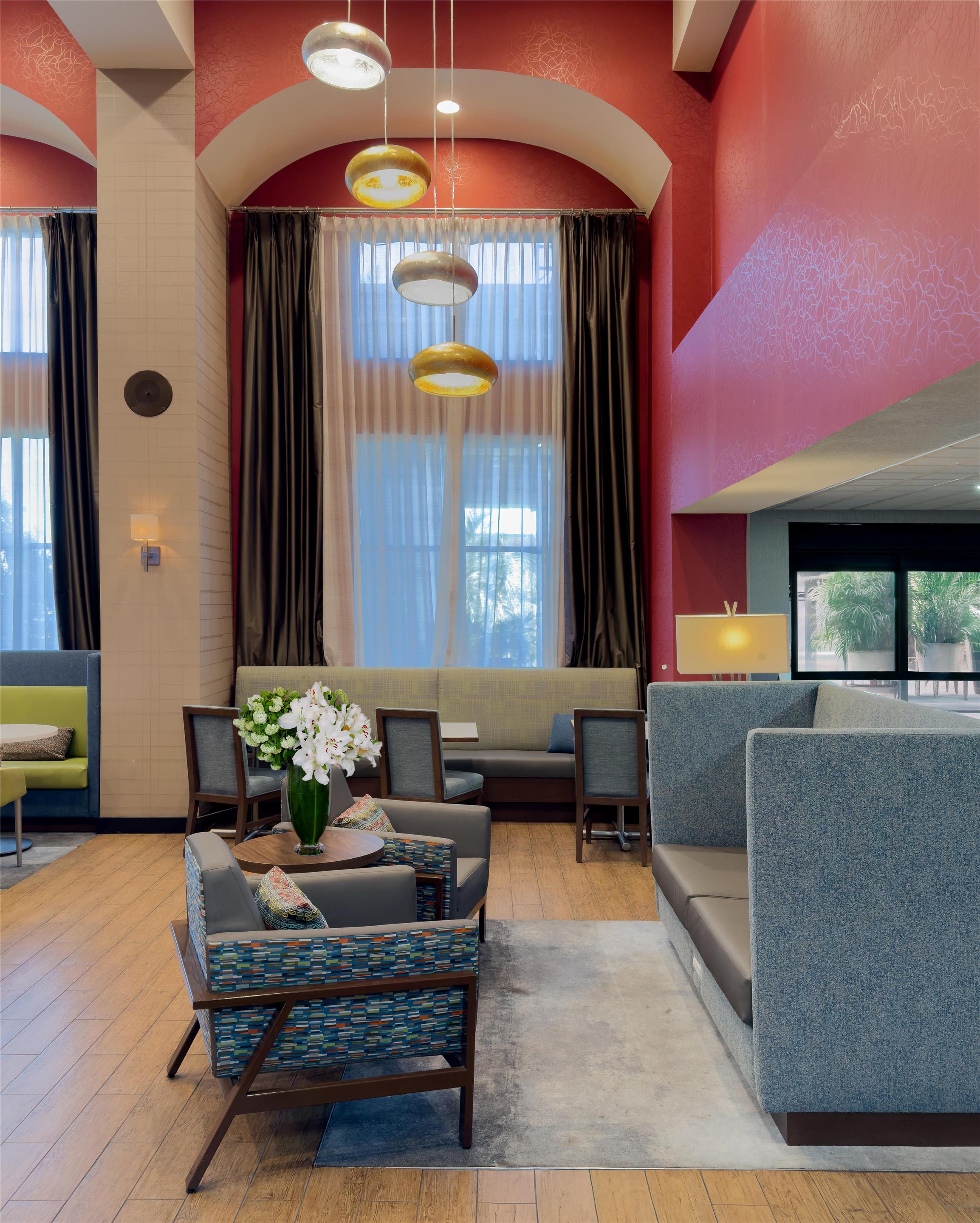 Lobby | Hampton Inn & Suites Palm Desert