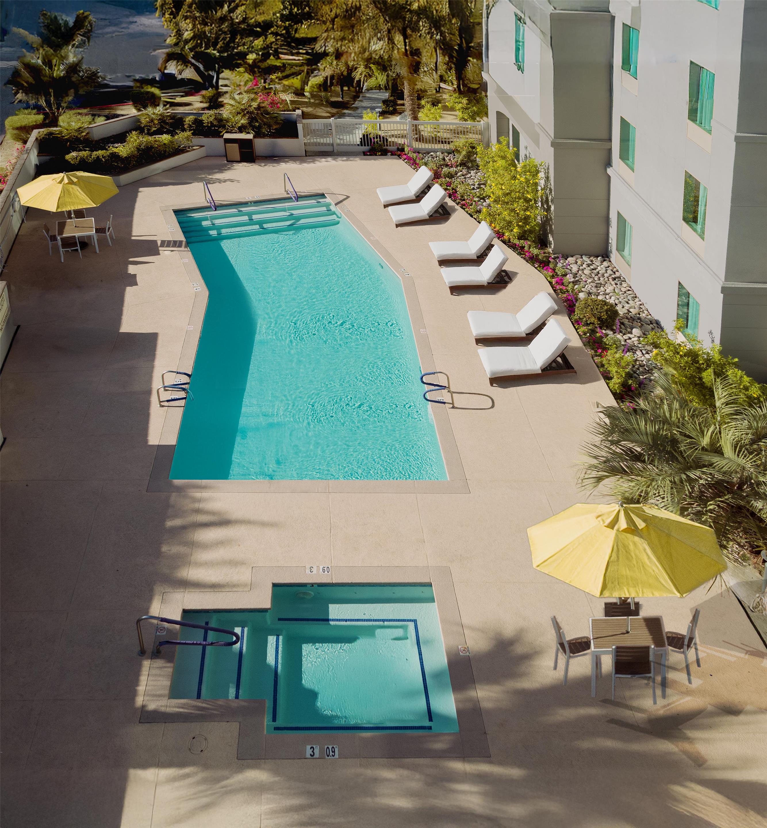 Pool | Hampton Inn & Suites Palm Desert