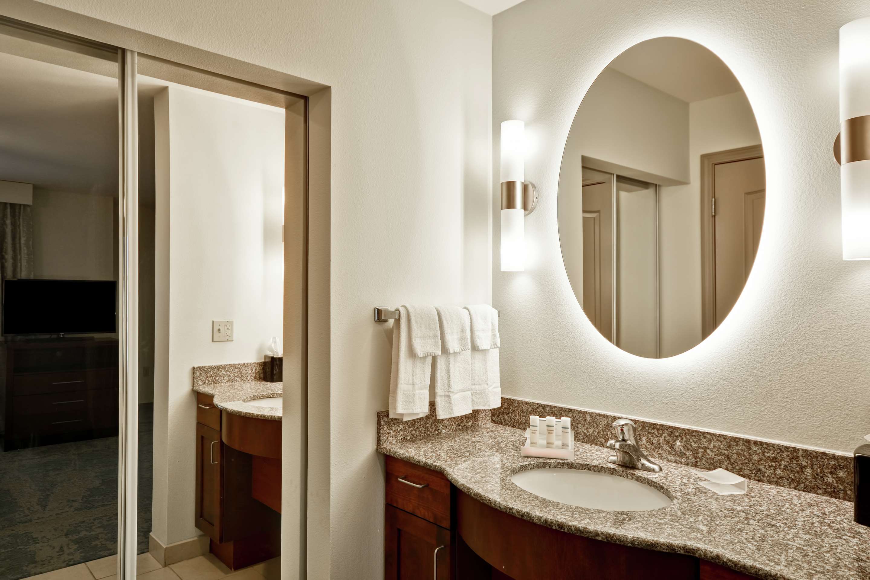 Guest room bath
