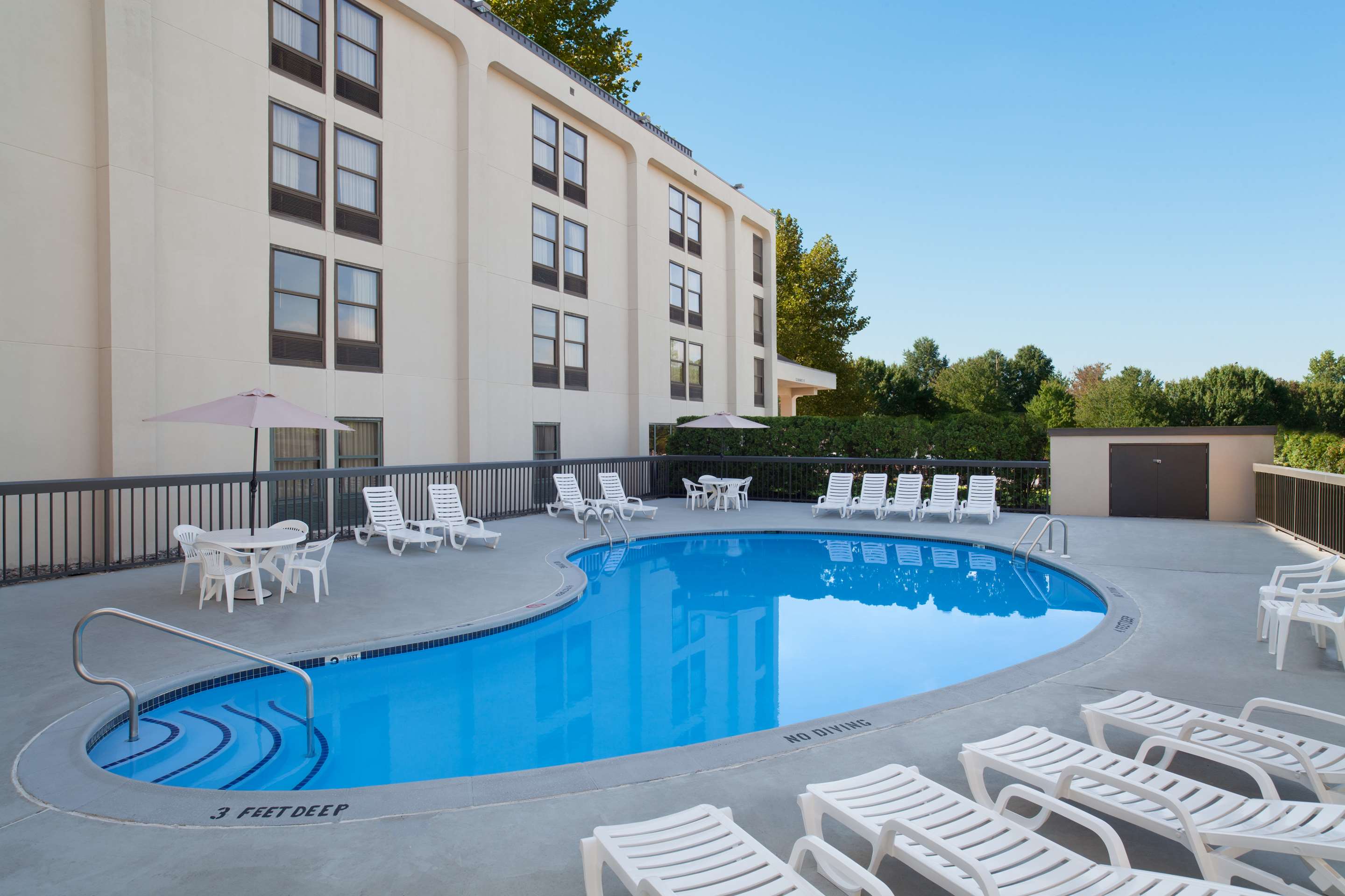 Pool | Hampton Inn Philadelphia Mt. Laurel