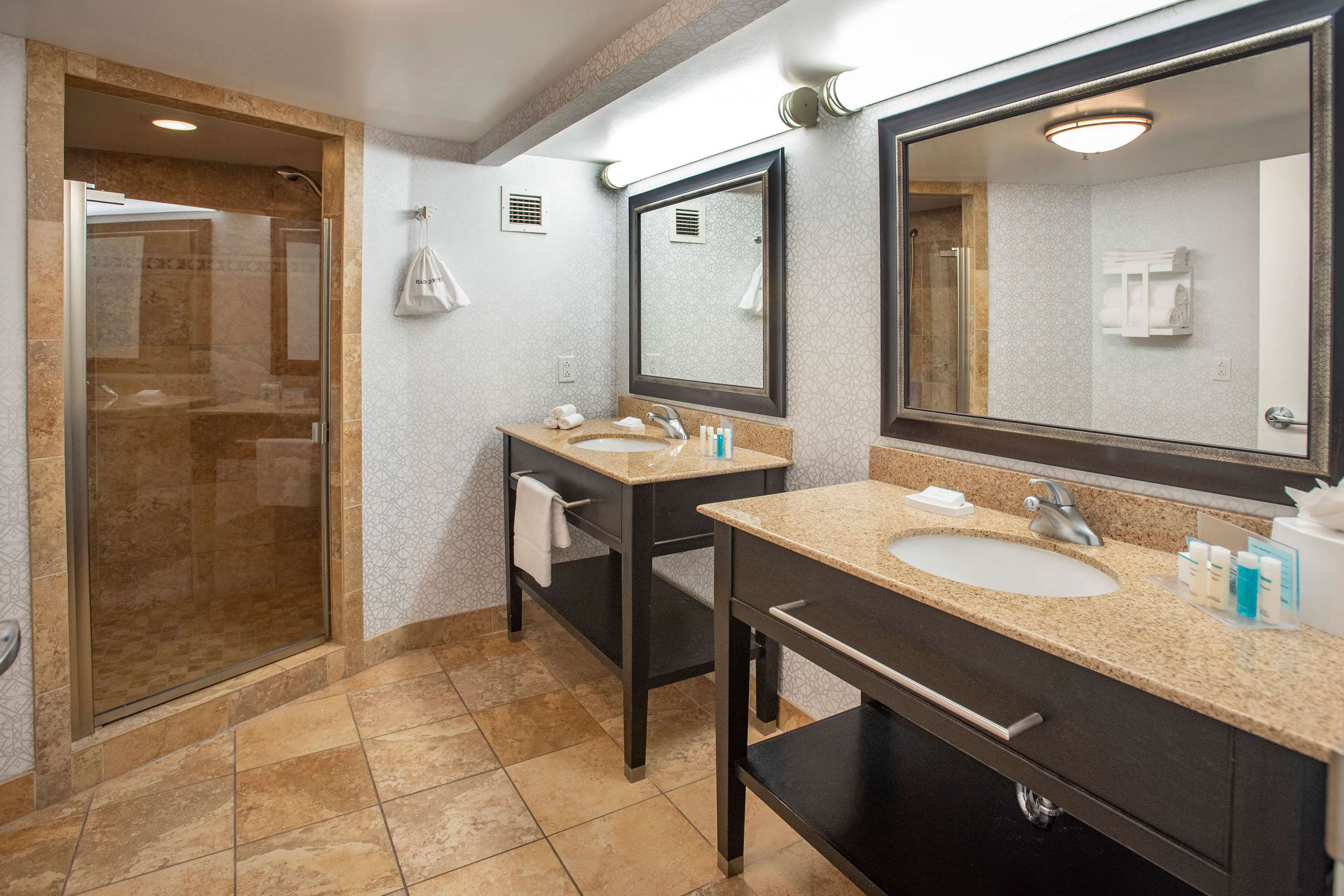Guest room bath