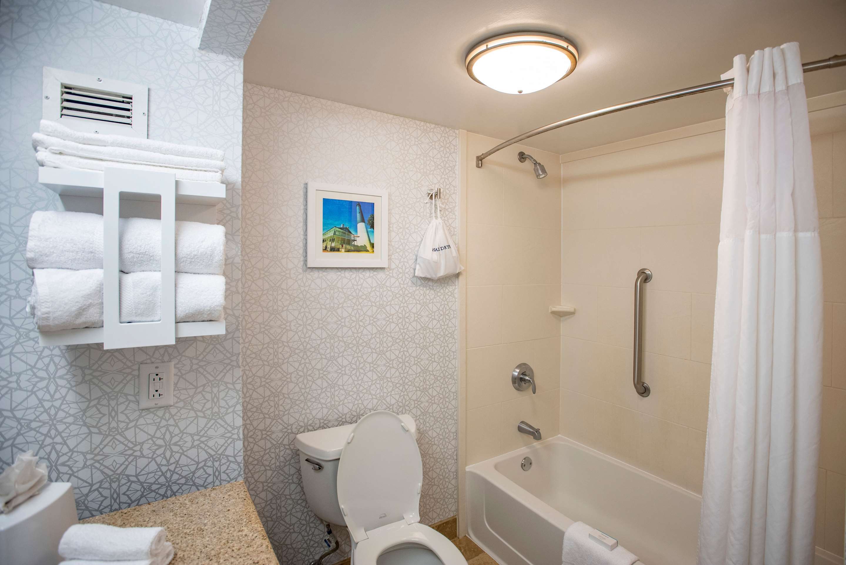 Guest room bath