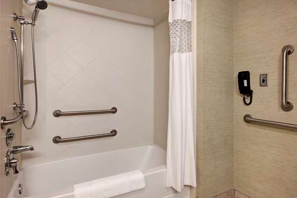  - Hampton Inn & Suites Gulf Breeze