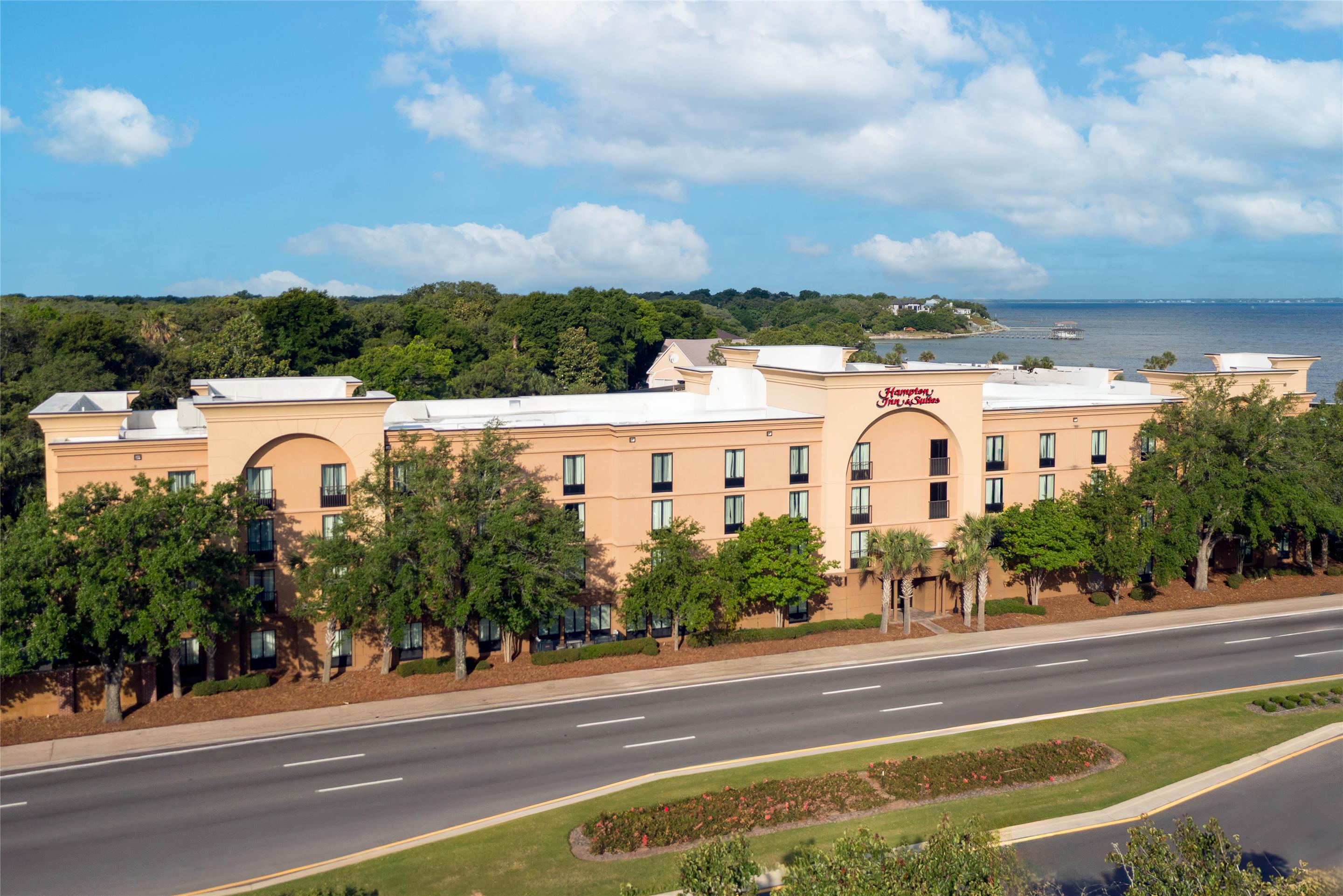 Exterior | Hampton Inn & Suites Pensacola/Gulf Breeze