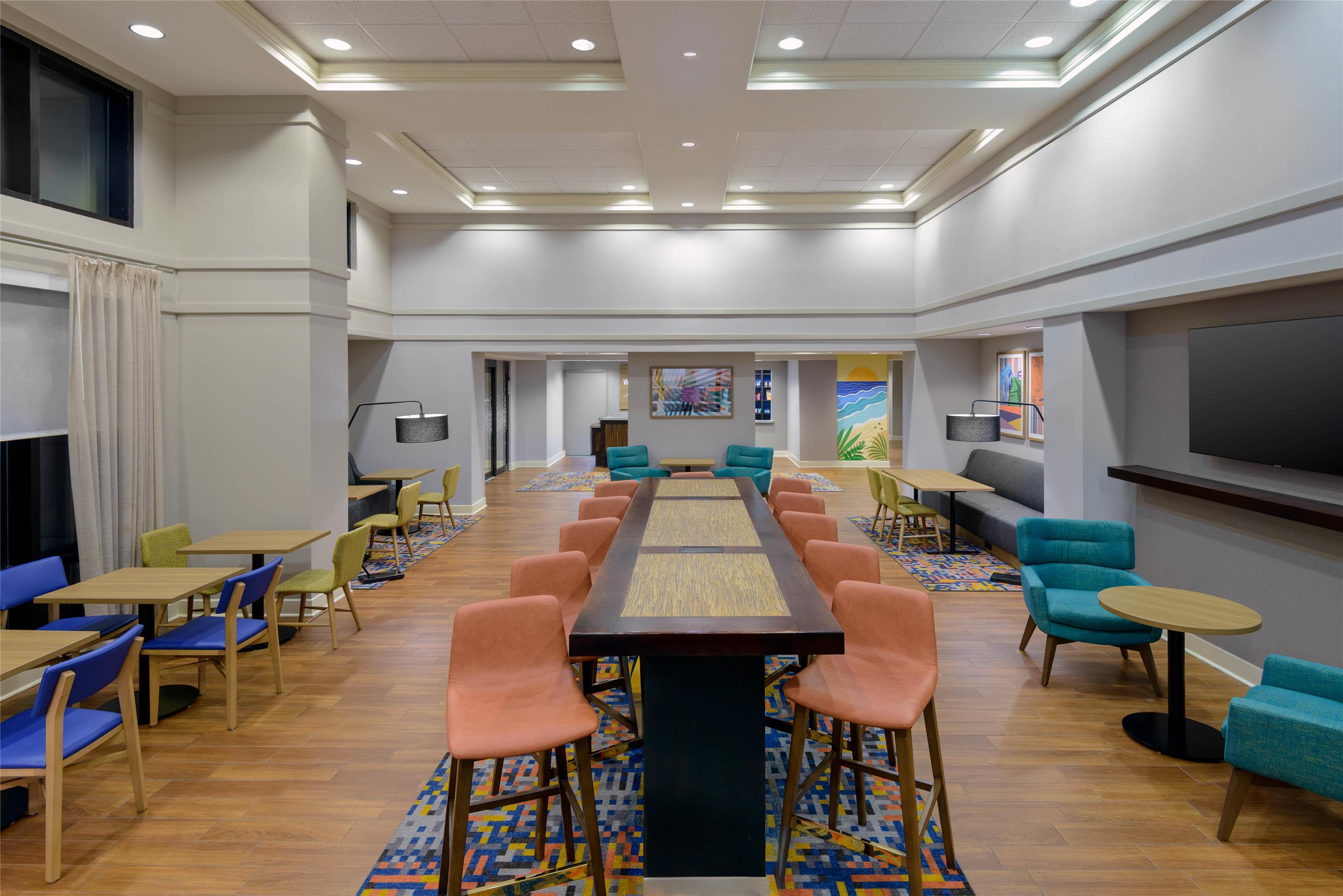 Lobby | Hampton Inn & Suites Pensacola/Gulf Breeze
