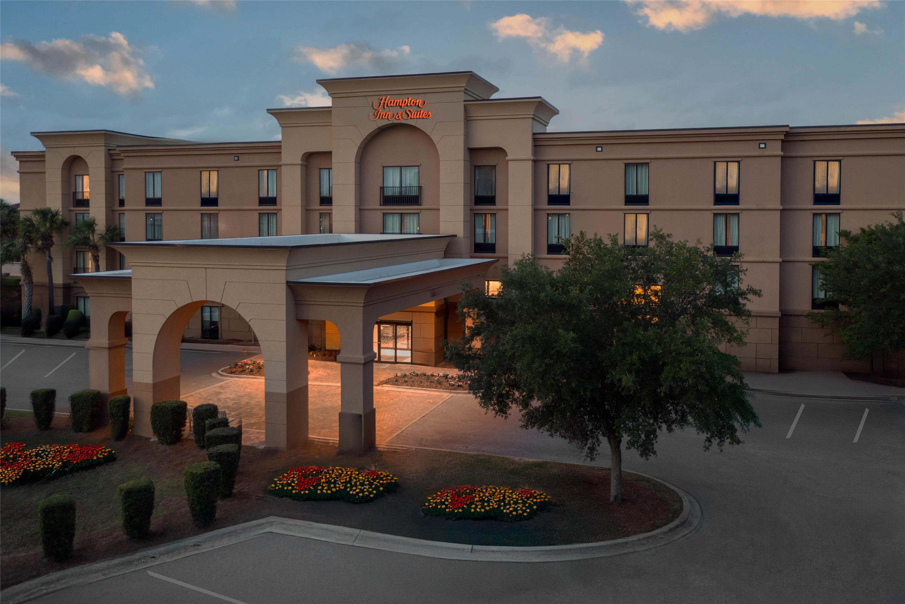 Exterior | Hampton Inn & Suites Pensacola/Gulf Breeze