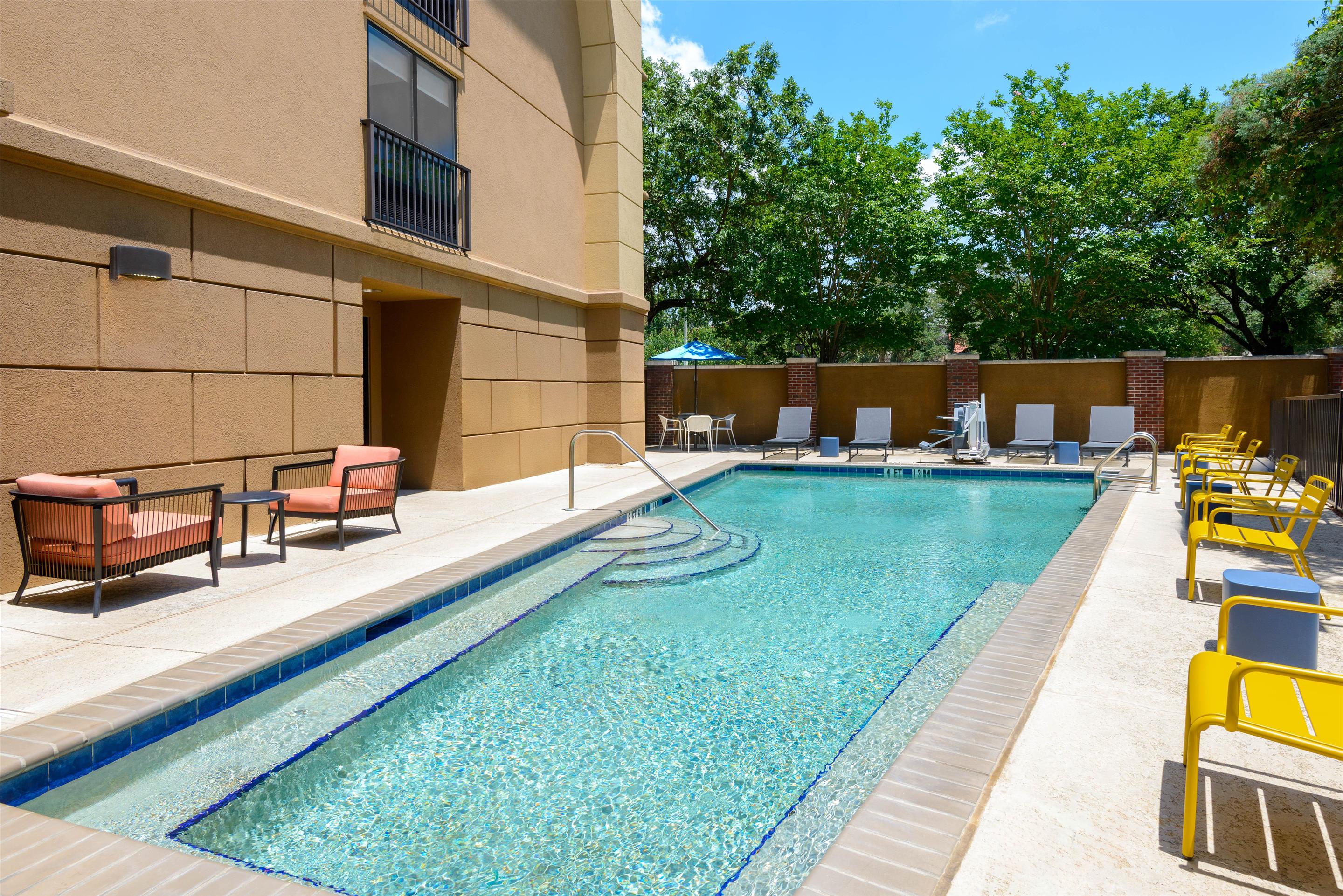 Pool | Hampton Inn & Suites Pensacola/Gulf Breeze