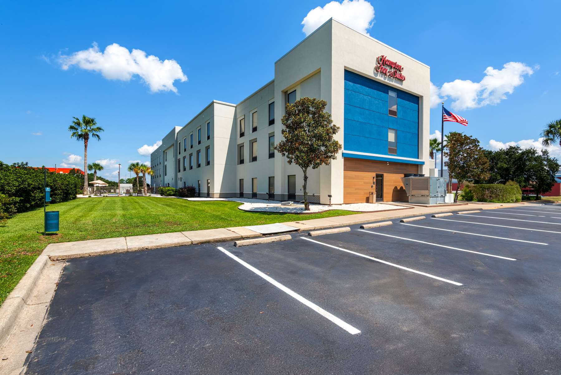 Exterior | Hampton Inn & Suites Pensacola I-10 N at Univ. Town Plaza