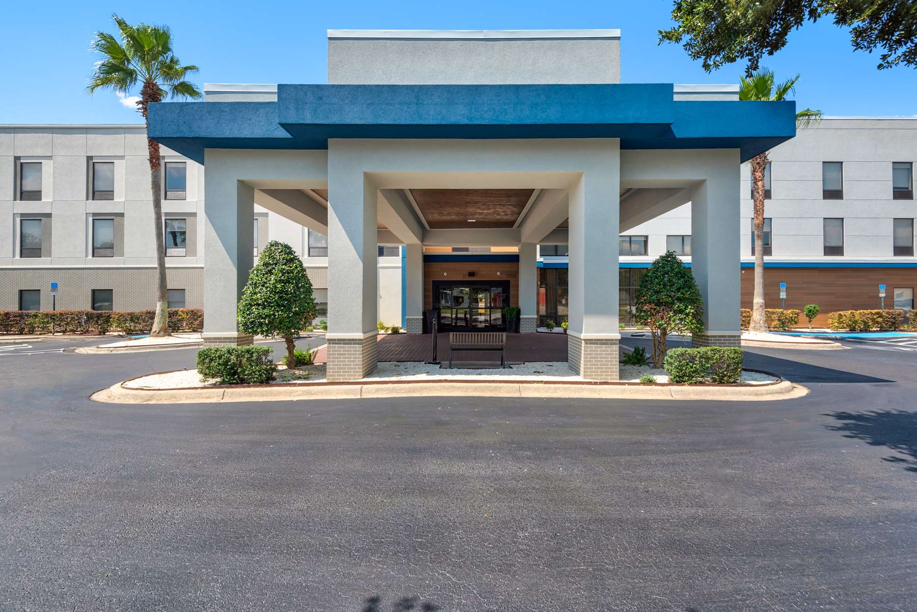 Exterior | Hampton Inn & Suites Pensacola I-10 N at Univ. Town Plaza