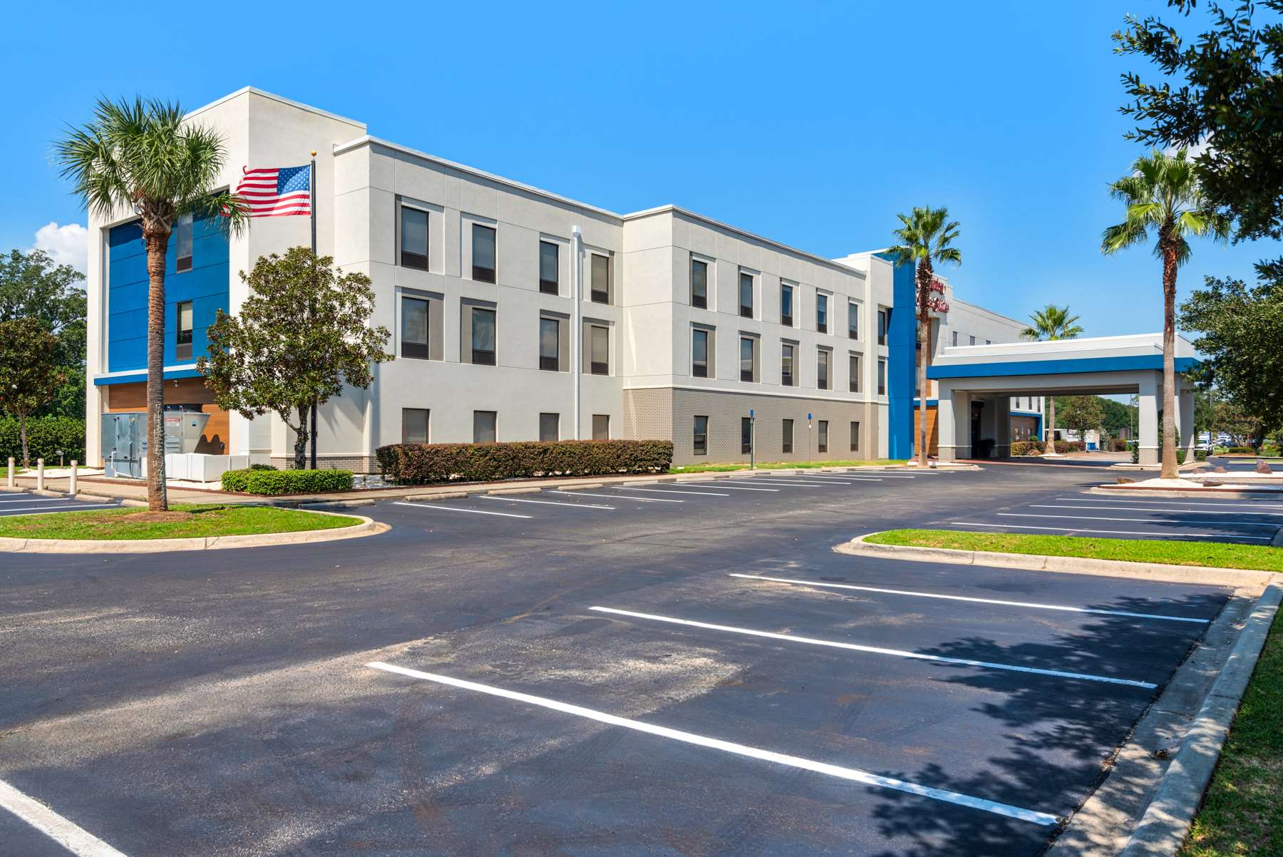 Exterior | Hampton Inn & Suites Pensacola I-10 N at Univ. Town Plaza