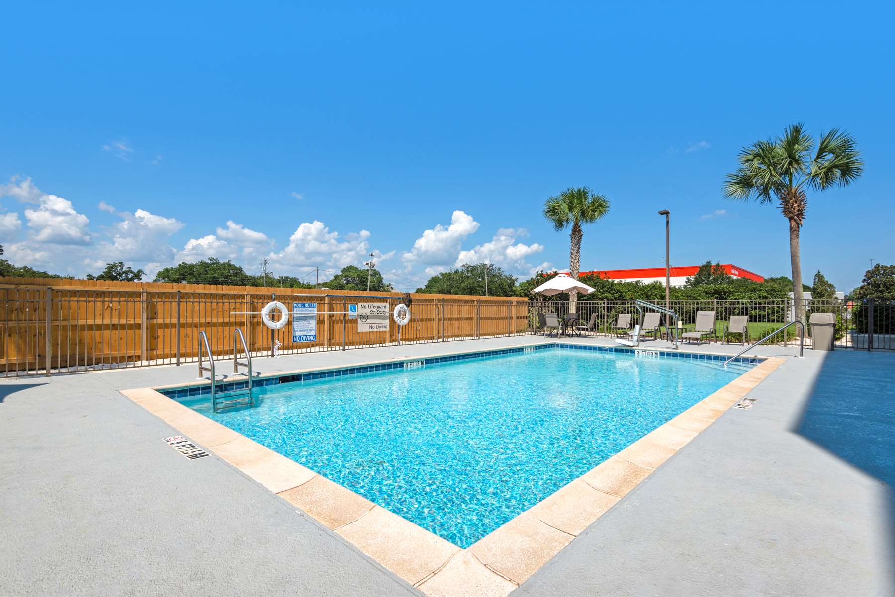 Pool | Hampton Inn & Suites Pensacola I-10 N at Univ. Town Plaza