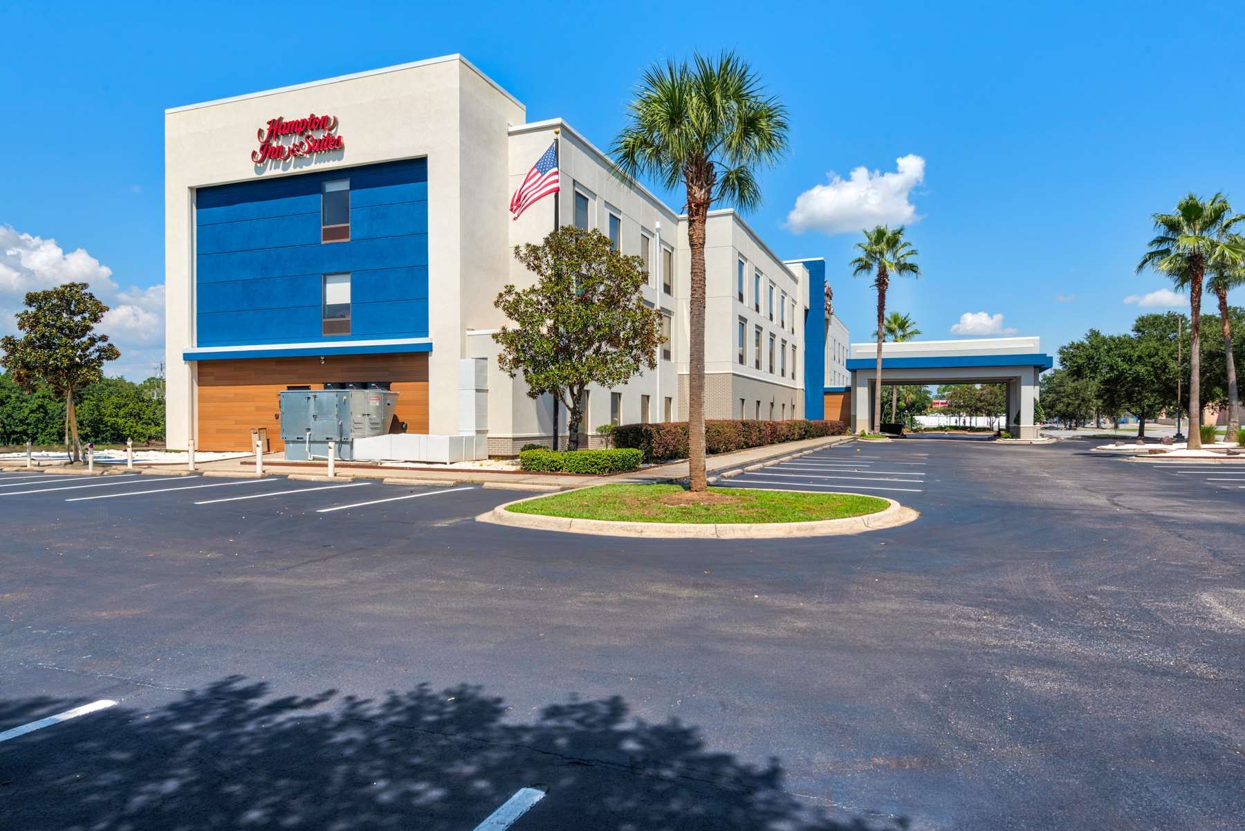 Exterior | Hampton Inn & Suites Pensacola I-10 N at Univ. Town Plaza