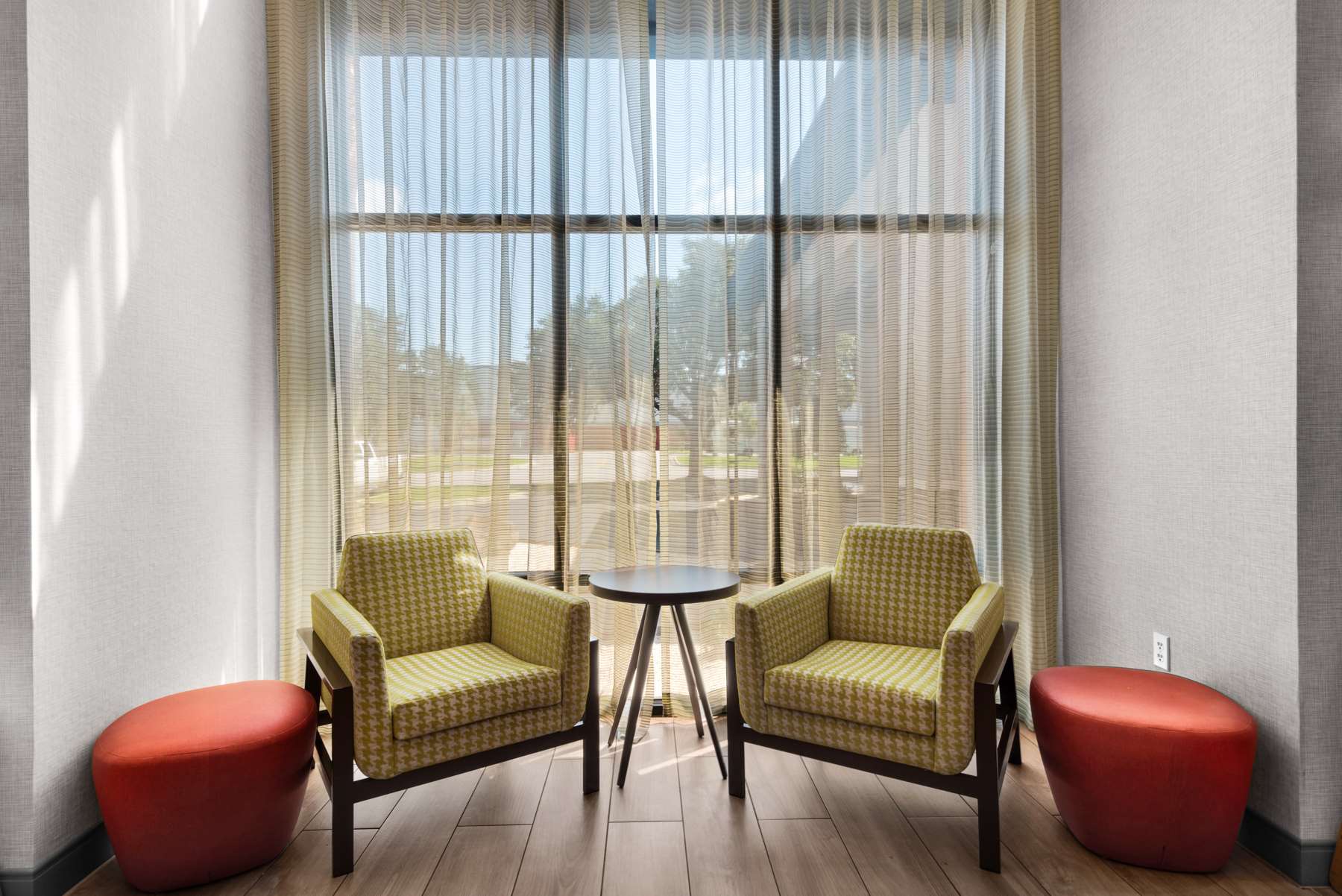 Lobby | Hampton Inn & Suites Pensacola I-10 N at Univ. Town Plaza