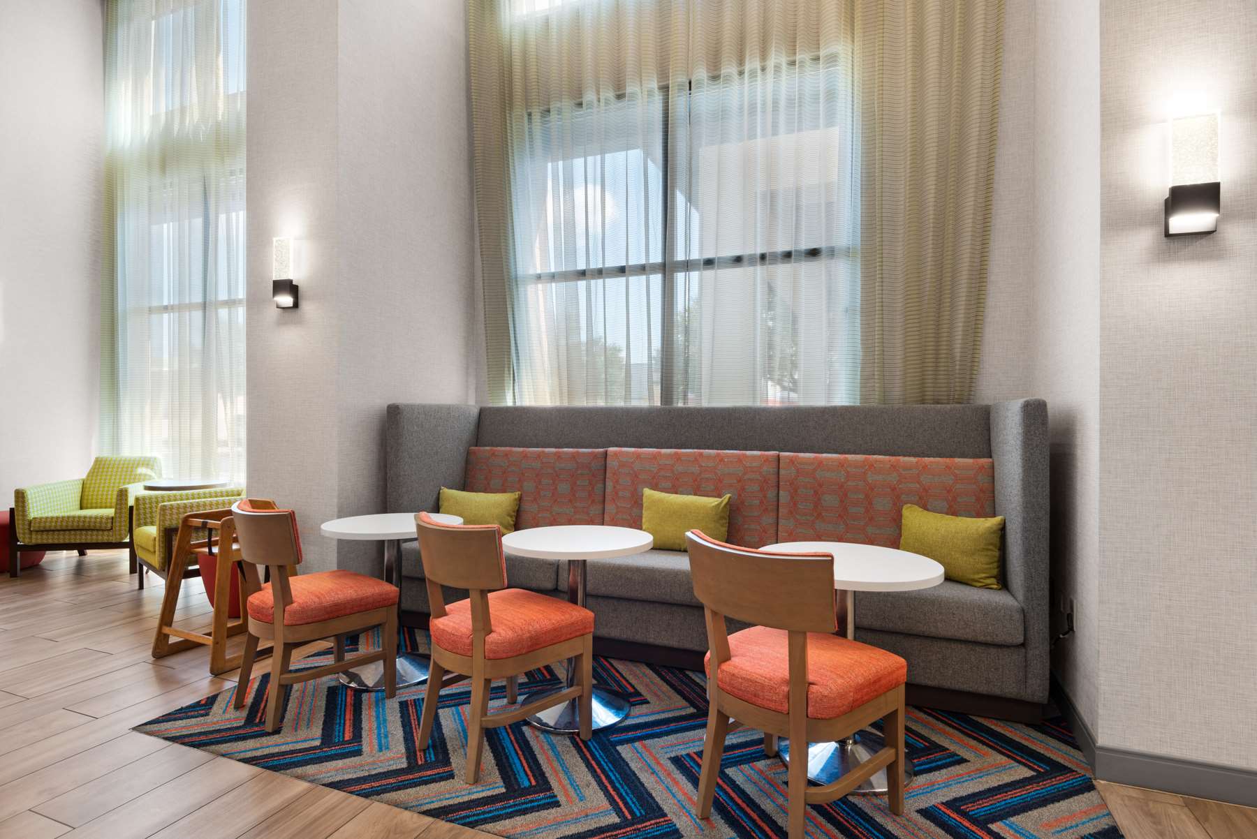 Restaurant | Hampton Inn & Suites Pensacola I-10 N at Univ. Town Plaza